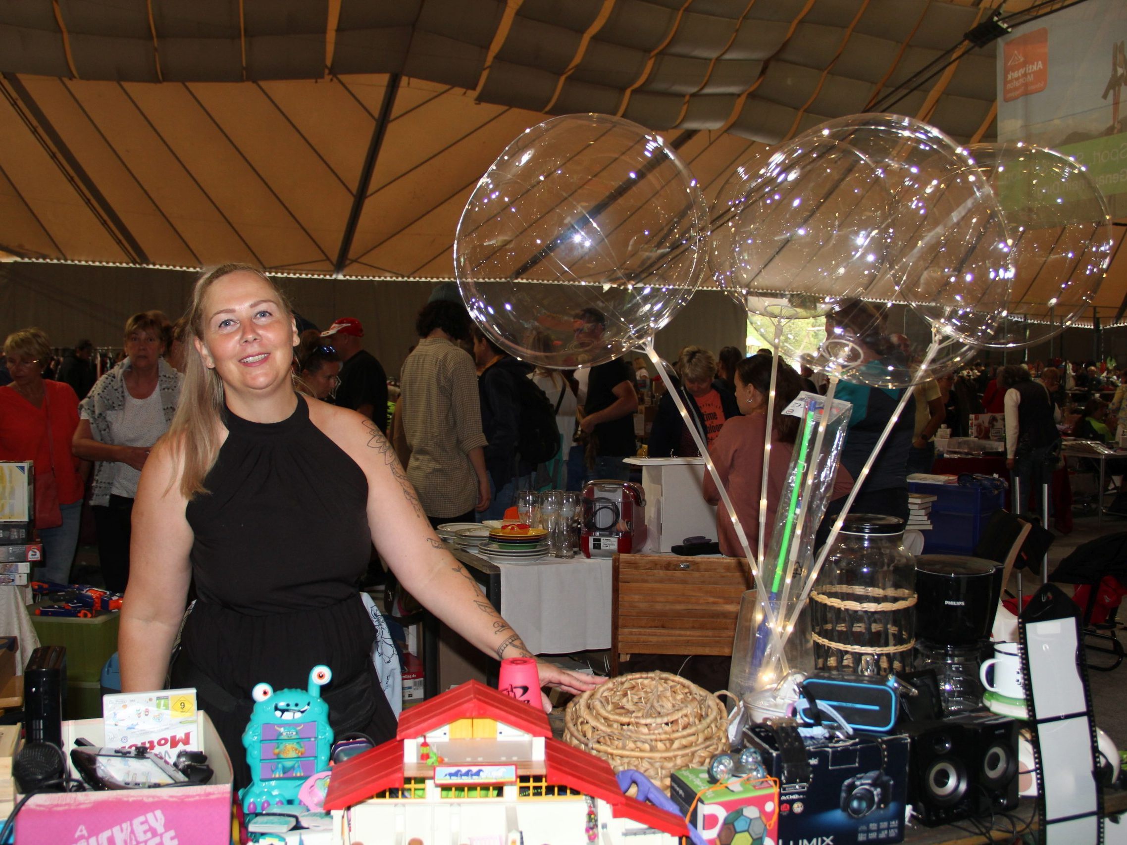 Leuchtende Luftballons gab es bei Ramona Gringl.