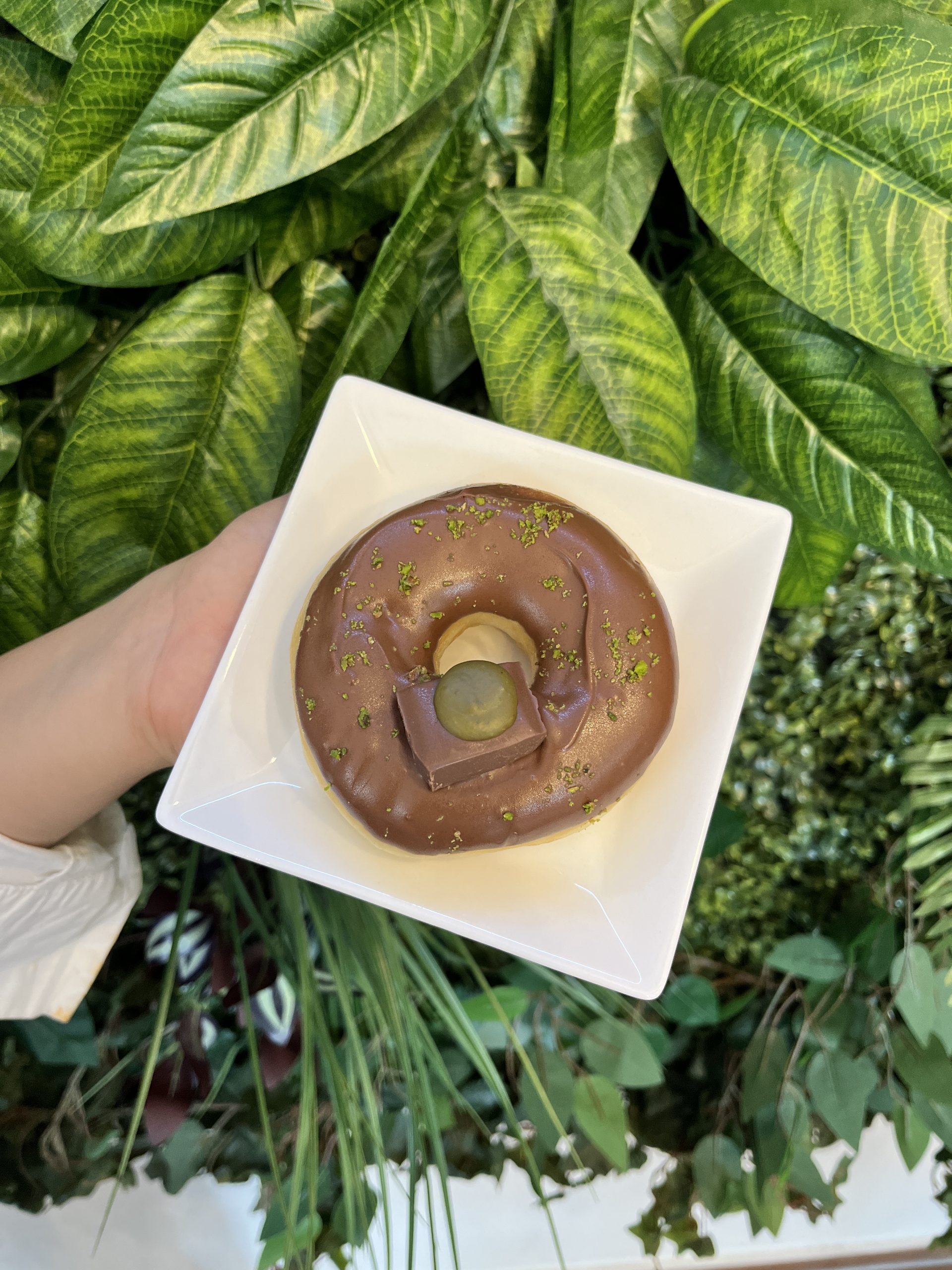 Neben der heiß begehrten Schokolade hat Ashley jetzt auch "Dubai Donuts" hergestellt. Neben der heiß begehrten Schokolade hat Ashley jetzt auch "Dubai Donuts" hergestellt.