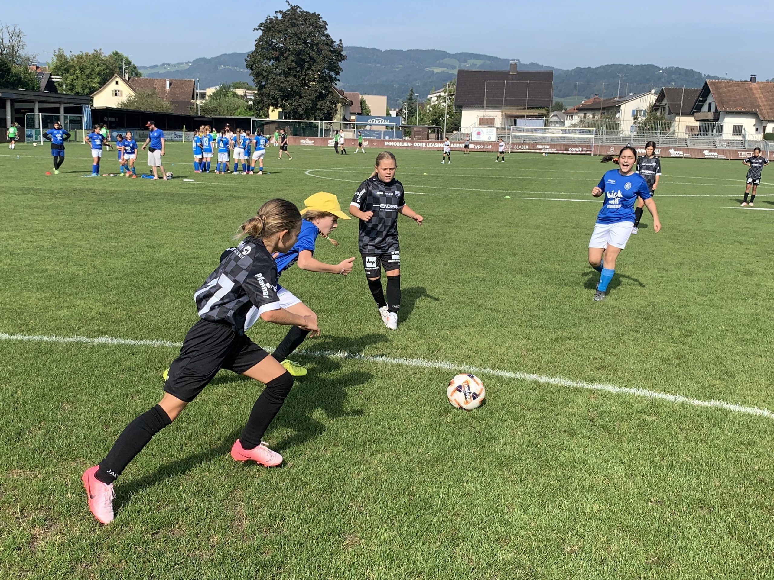 Das Publikum sah spannende Partien und Mädchenfußball vom Feinsten.