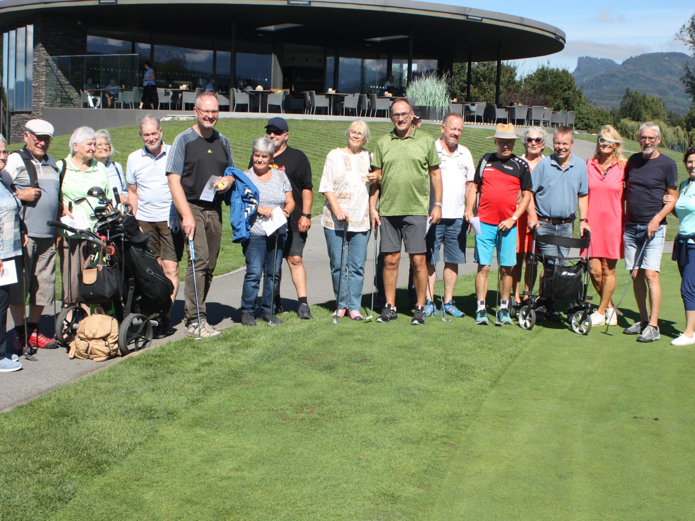 Die ehemaligen Mitarbeiter der Marktgemeinde Rankweil spielten erstmals Golf.