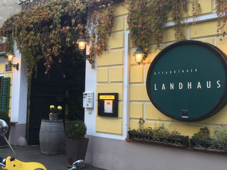 Als das Ottakringer Landhaus plötzlich abgerissen wurde, war die Empörung groß. Das hatte Auswirkungen auf die Wiener Bauordnung. Als das Ottakringer Landhaus plötzlich abgerissen wurde, war die Empörung groß. Das hatte Auswirkungen auf die Wiener Bauordnung.