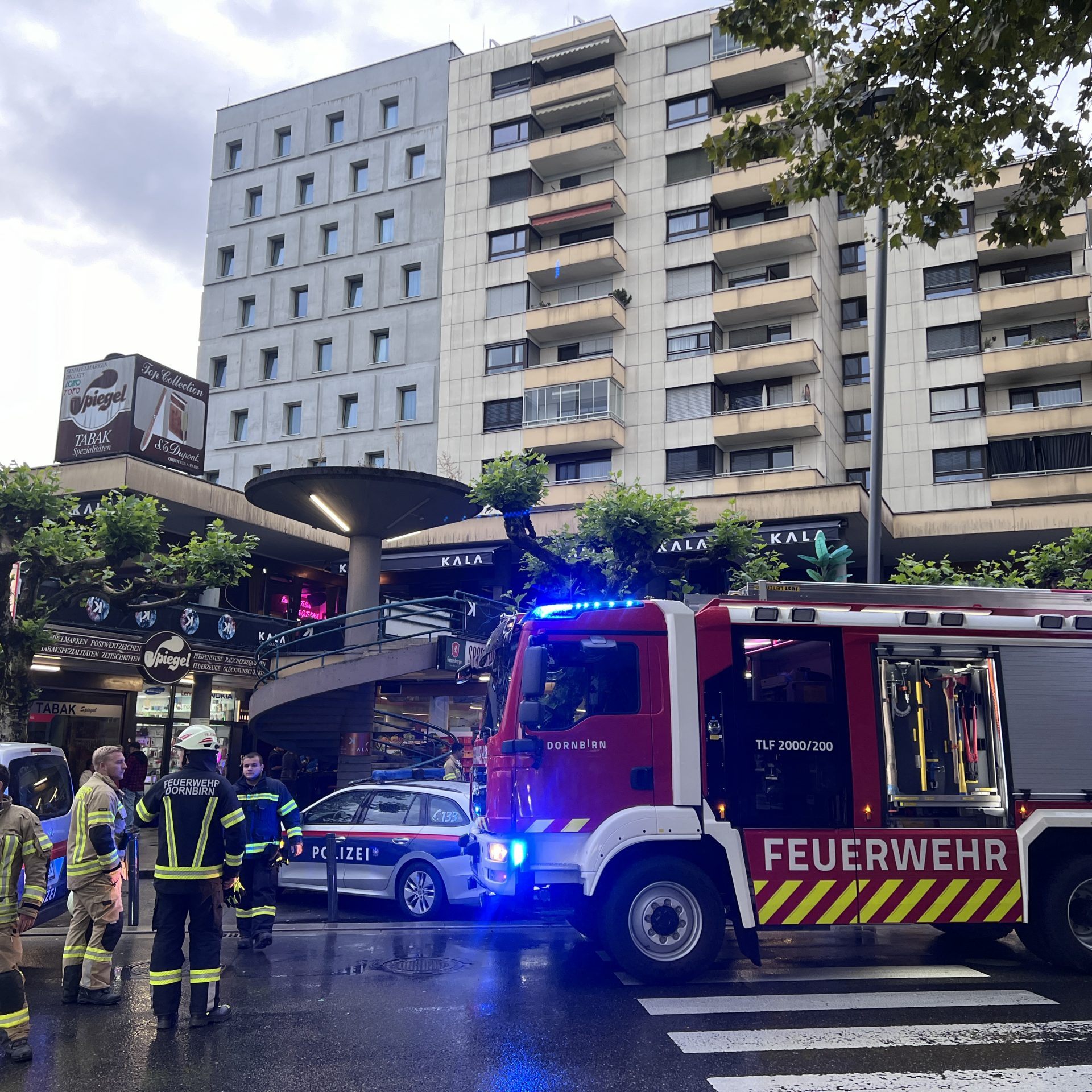 Großer Feuerwehreinsatz in Dornbirner Hochhaus