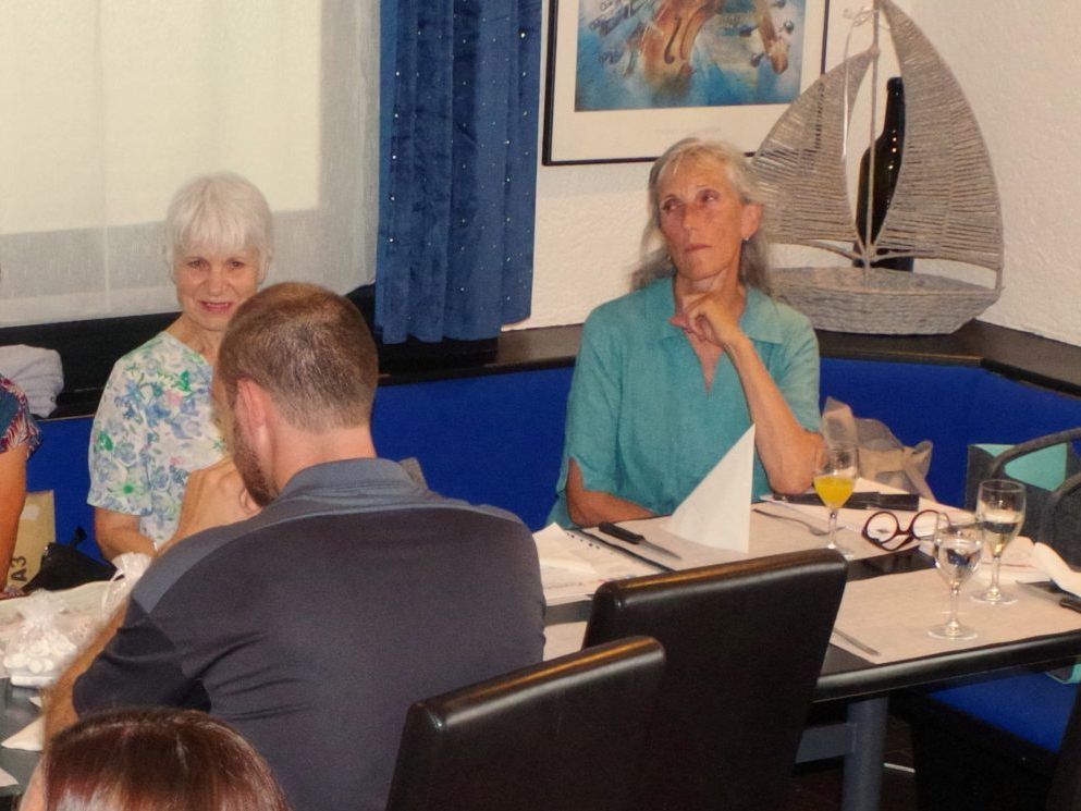 vlnr. Obmann Reinhard Ströhle, Stellvertreterin Christine Valentinotti, Schriftführerin Christa Sutterlüti, Kassiererin Sabine Diepenbrock, Landesobfrau Sylvia Jagschitz und Bgm. Michael Ritsch. vlnr. Obmann Reinhard Ströhle, Stellvertreterin Christine Valentinotti, Schriftführerin Christa Sutterlüti, Kassiererin Sabine Diepenbrock, Landesobfrau Sylvia Jagschitz und Bgm. Michael Ritsch.