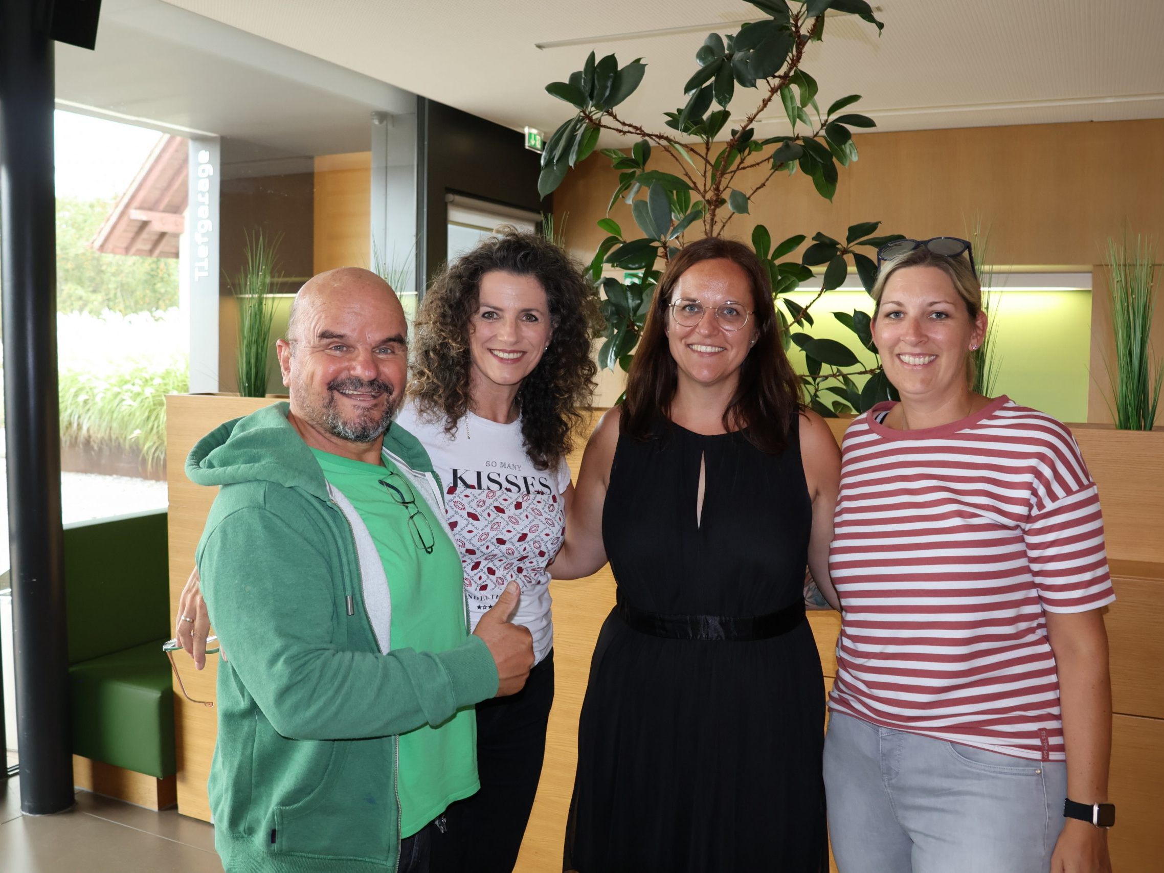 Toni und Margit Knittel mit Elisabeth Latzer und Christine Stak vom Familienverband Koblach. Toni und Margit Knittel mit Elisabeth Latzer und Christine Stak vom Familienverband Koblach.