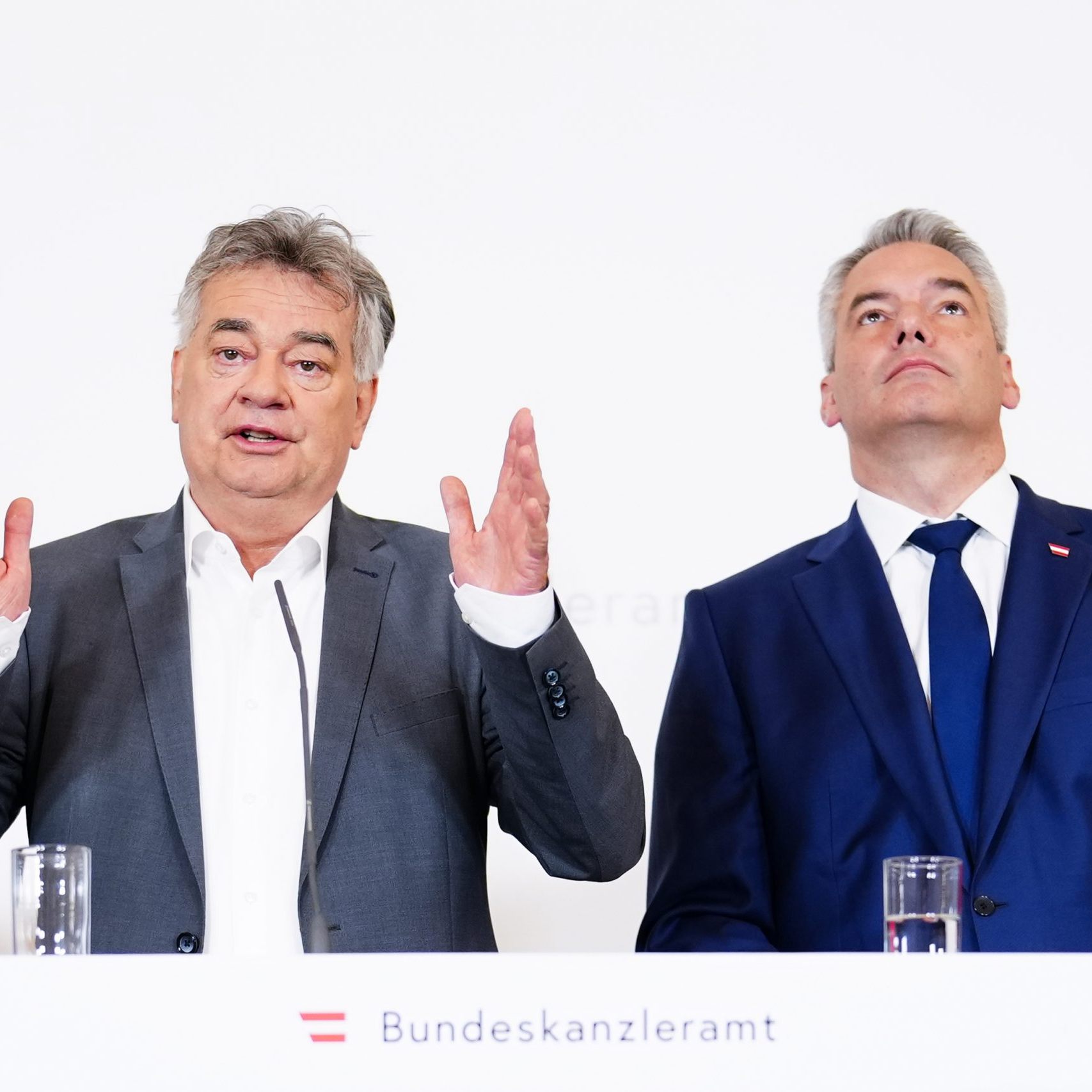 Türkis-Grün verabschiedet sich mit schlechtesten Werten im APA/OGM-Vertrauensindex.