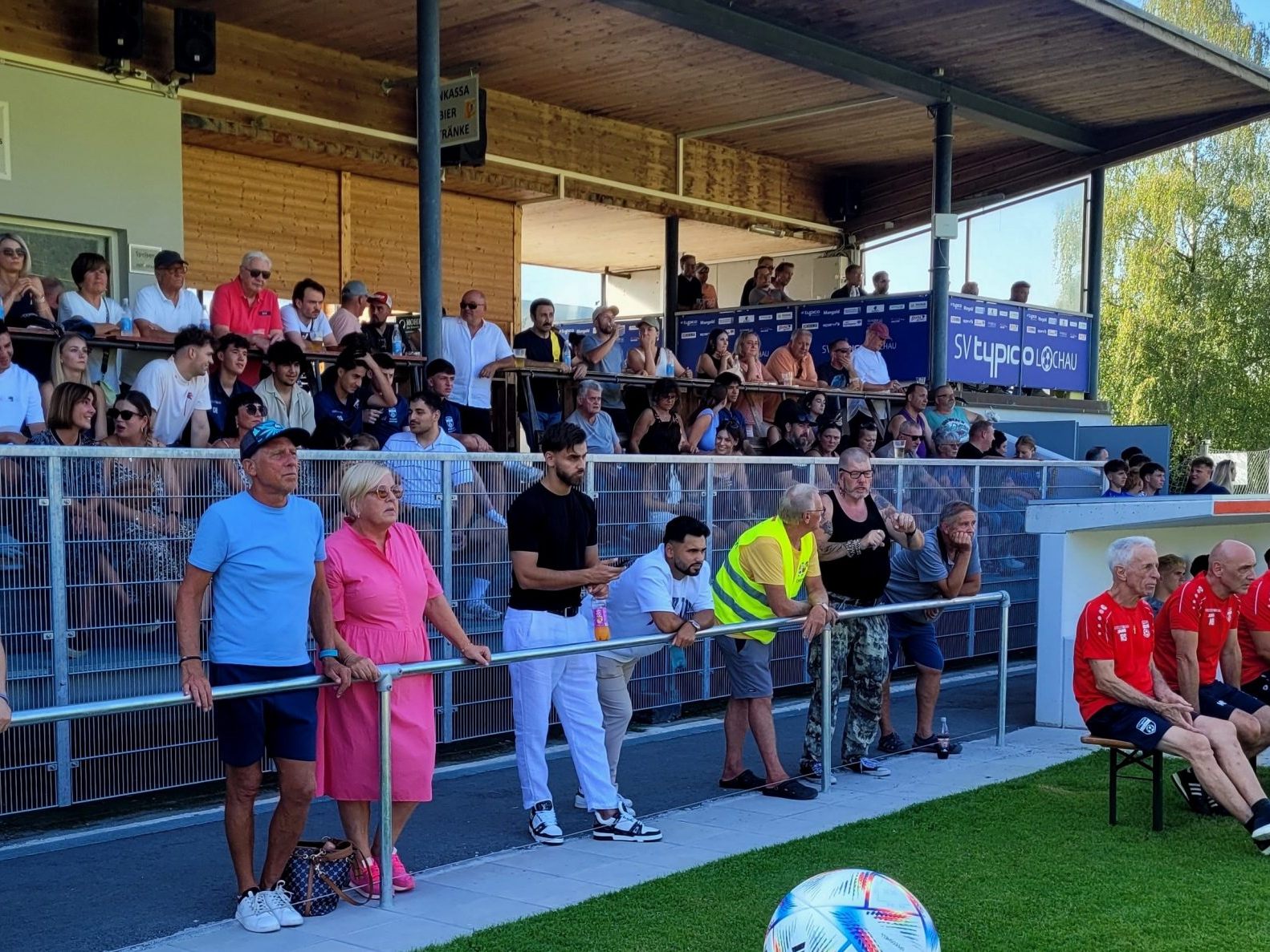 Beim Heimspiel-Doppel am Samstag, dem 7. September, kommt der FC Egg nach Lochau. Spielbeginn im Stadion Hoferfeld ist um 16 Uhr. Bereits um 13.30 Uhr spielt das 1b-Team gegen den FC Klostertal. Beim Heimspiel-Doppel am Samstag, dem 7. September, kommt der FC Egg nach Lochau. Spielbeginn im Stadion Hoferfeld ist um 16 Uhr. Bereits um 13.30 Uhr spielt das 1b-Team gegen den FC Klostertal.