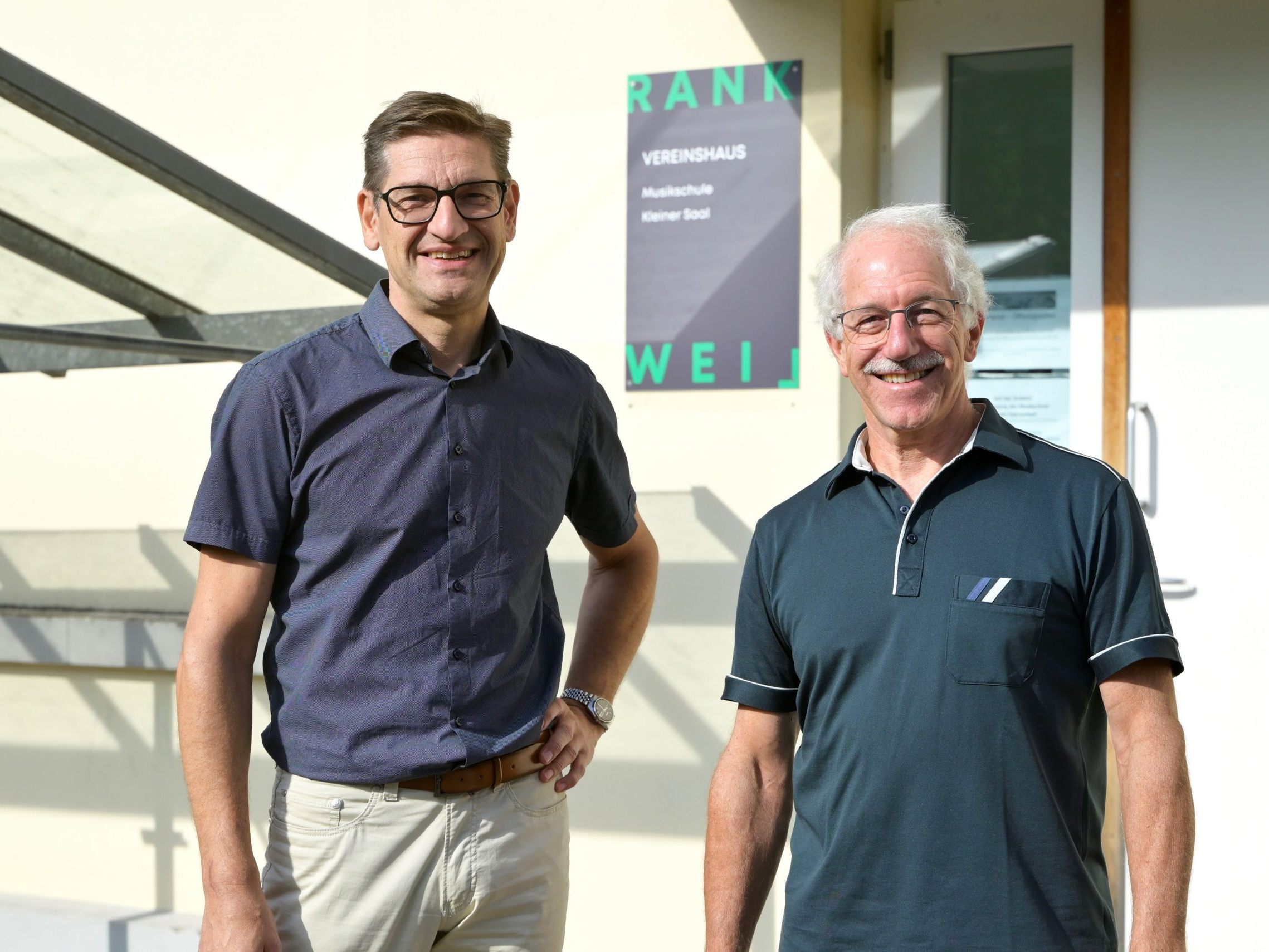 Der neue Musikschulleiter Markus Ellensohn (l.) mit seinem Vorgänger Ingold Breuss. Der neue Musikschulleiter Markus Ellensohn (l.) mit seinem Vorgänger Ingold Breuss.
