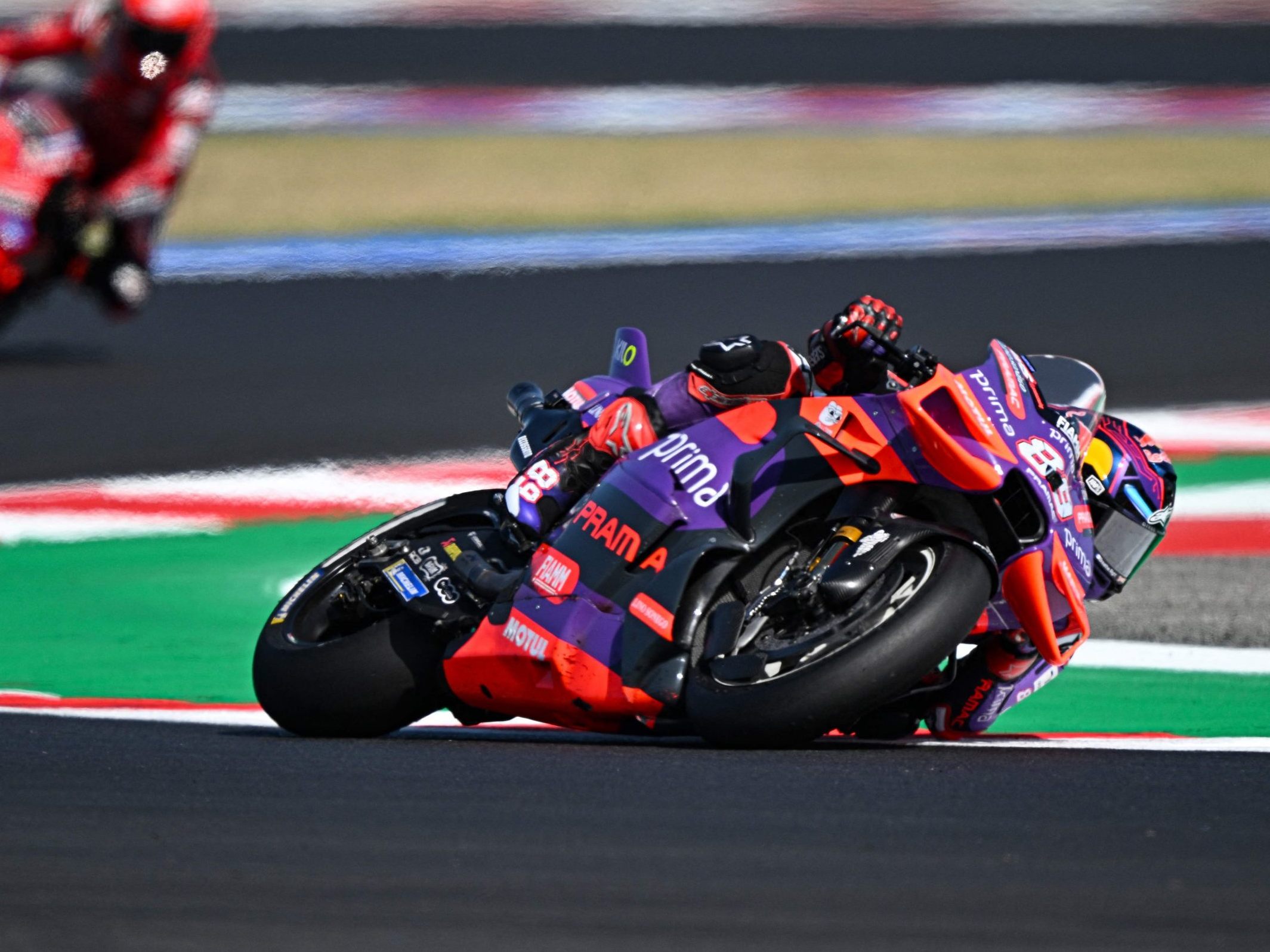 Jorge Martin gewinnt den Sprint in Misano. Jorge Martin gewinnt den Sprint in Misano.