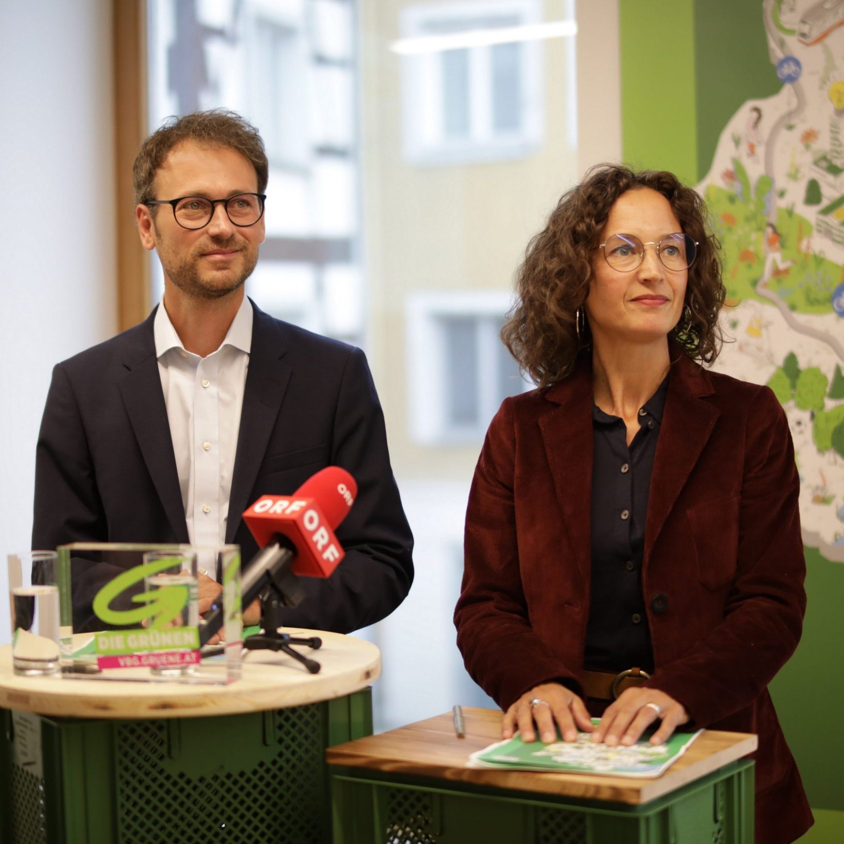Eva Hammerer und Daniel Zadra präsentieren den Plan für Vorarlberg