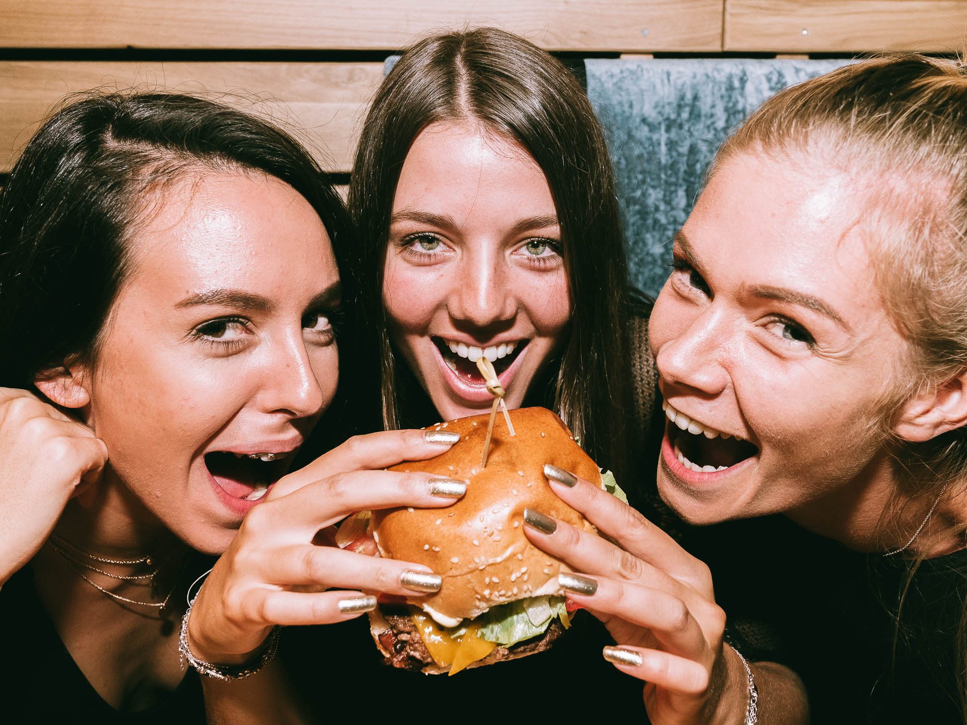 Le Burger verschenkt am 17. September 2.000 Cheeseburger.