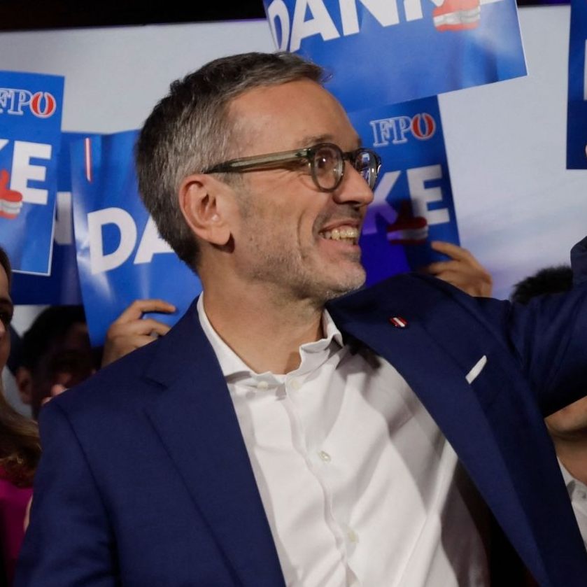 Die FPÖ hat bei der Wahl am Sonntag laut ersten Hochrechnungen von mit rund 29 Prozent klar Platz eins erreicht.