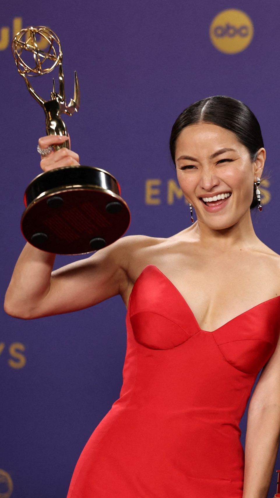 Anna Sawai (l.) und Hiroyuki Sanada (r.) haben für ihre Leistung in "Shogun" die Emmys als beste Hauptdarsteller bekommen.