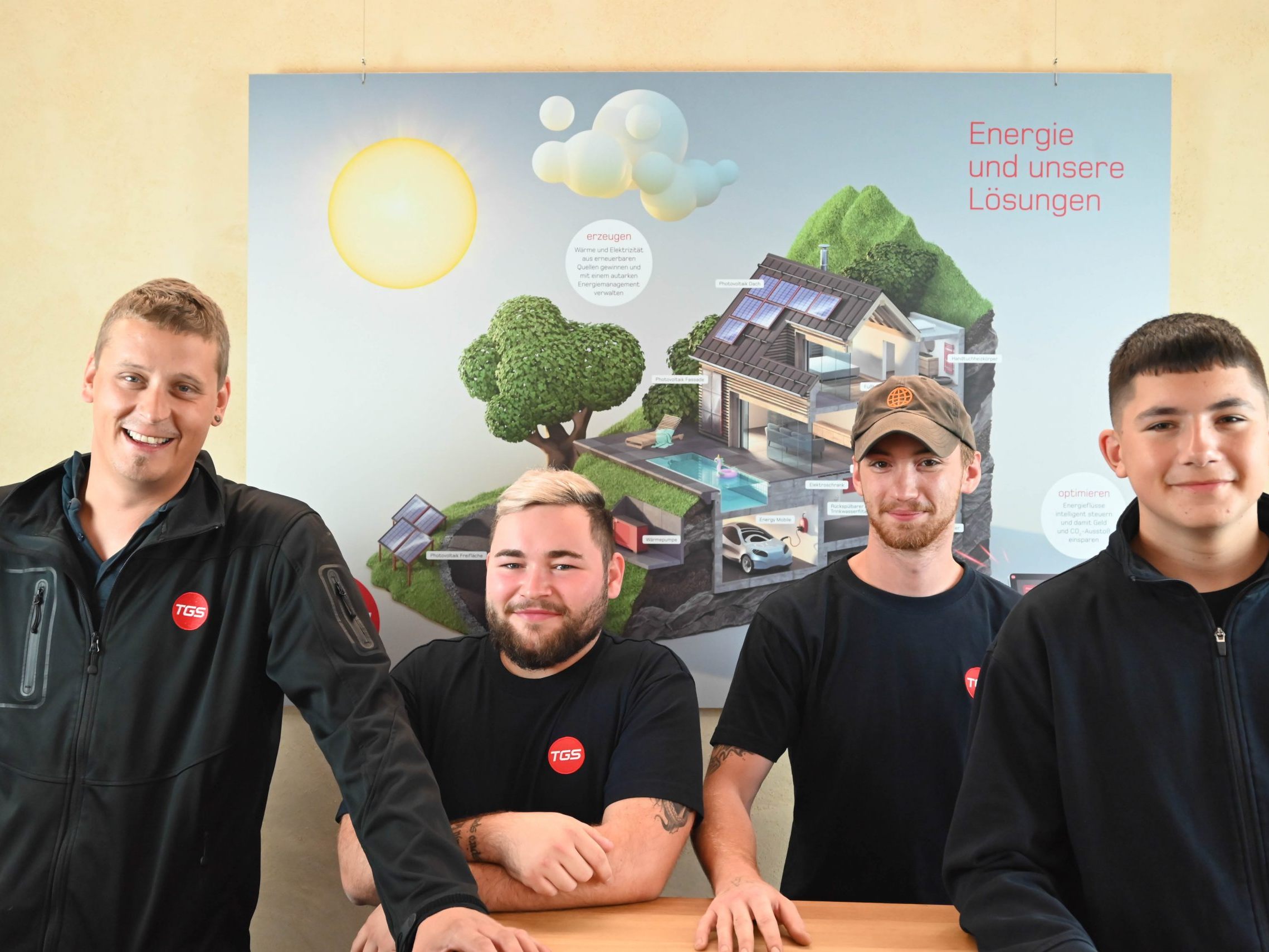 Drei neue Lehrlinge starteten im September 2024 ihre Ausbildung beim Gebäudetechnik-Spezialist TGS in Altach (von links): Bereichsleiter und Ausbilder Manuel Perner, Liam Benzer (Lüftungstechnik), Marcel Jäger (Installations- und Gebäudetechnik) und Jakob Grießer (Kälteanlagentechnik). Drei neue Lehrlinge starteten im September 2024 ihre Ausbildung beim Gebäudetechnik-Spezialist TGS in Altach (von links): Bereichsleiter und Ausbilder Manuel Perner, Liam Benzer (Lüftungstechnik), Marcel Jäger (Installations- und Gebäudetechnik) und Jakob Grießer (Kälteanlagentechnik).