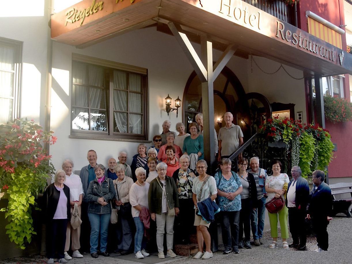 Naturfreunde Bludenz vor dem Hotel Rieglerhof
