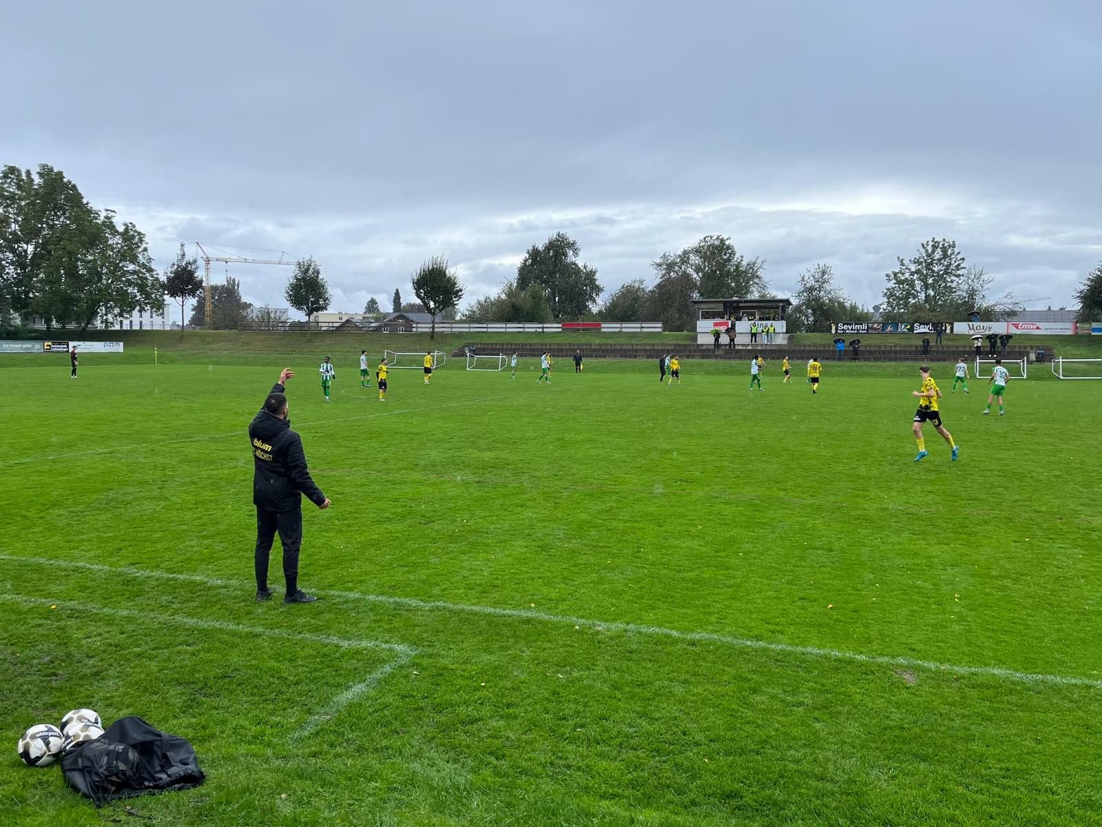 Das Warten auf den ersten Heimsieg der Saison geht für den FC Höchst weiter. Das Warten auf den ersten Heimsieg der Saison geht für den FC Höchst weiter.