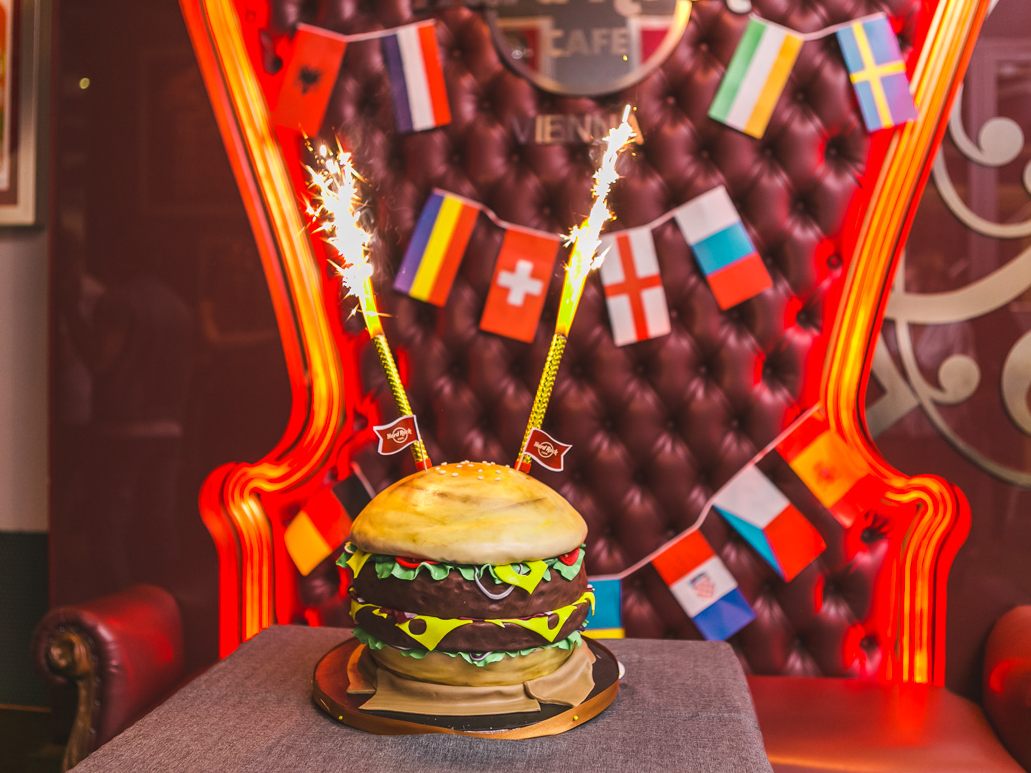 Hard Rock Café Vienna feiert 10-jähriges Jubiläum. Hard Rock Café Vienna feiert 10-jähriges Jubiläum.