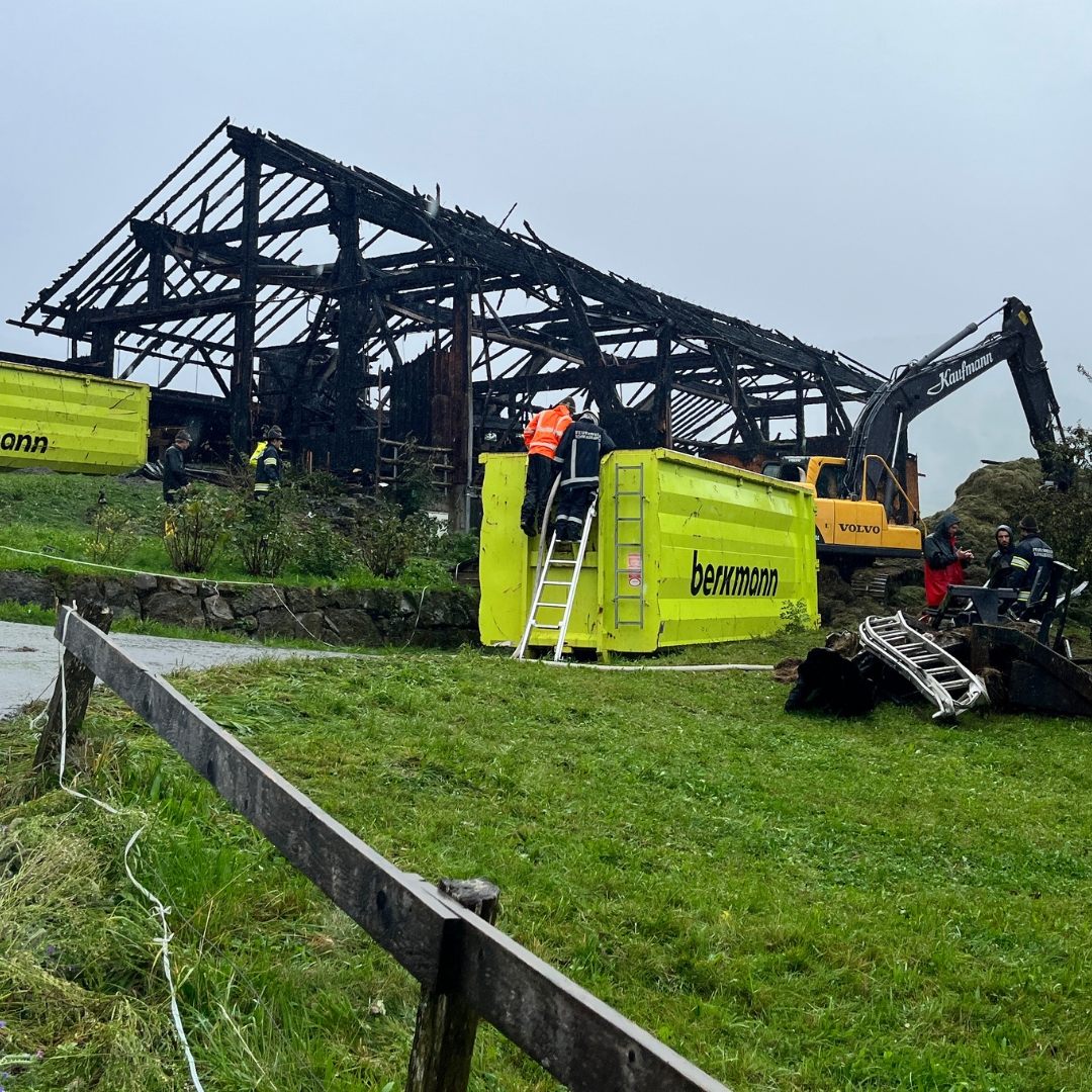 Die Bilder vom Tag danach machen das Ausmaß des Brandes deutlich.