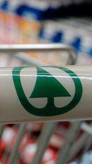 Die Milchbauern der NÖM rufen einen Lieferstopp bei Spar aus.