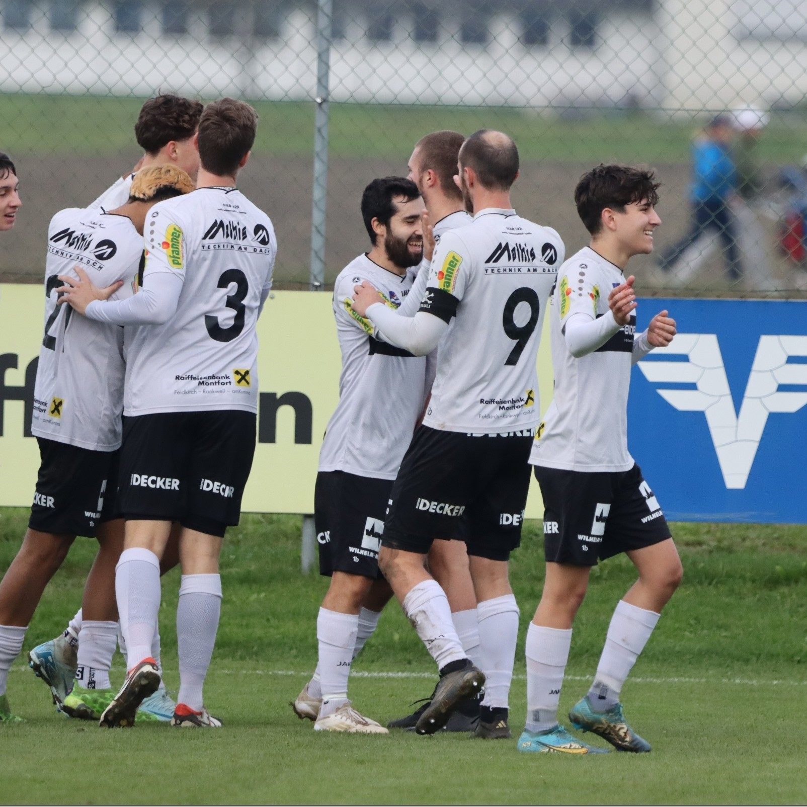 Altach 1b siegt in Brederis und ist neuer Tabellenführer.