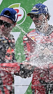 Bagnaia und Acosta auf dem Siegespodest