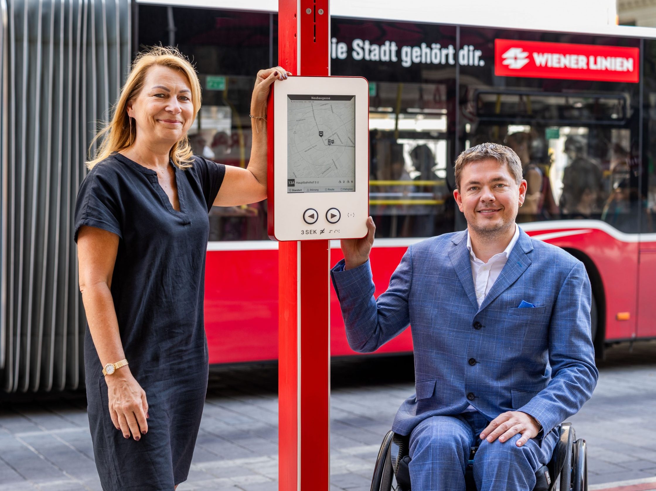 Neue digitale Haltestellenanzeigen für noch mehr Barrierefreiheit. Neue digitale Haltestellenanzeigen für noch mehr Barrierefreiheit.