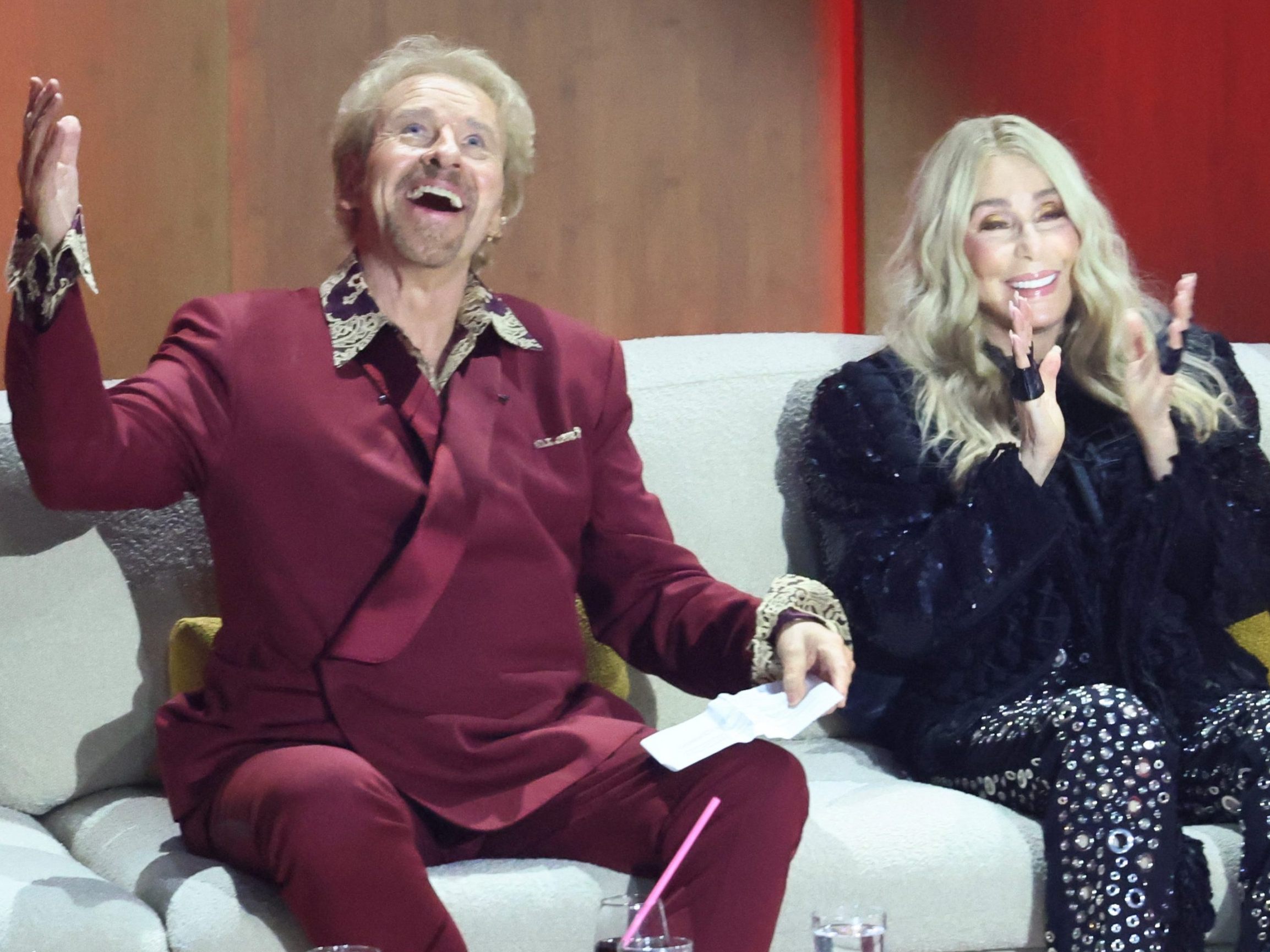 Thomas Gottschalk zusammen mit Sängerin und Künstlerin Cher bei der letzten "Wetten dass..?" - Ausgabe. Thomas Gottschalk zusammen mit Sängerin und Künstlerin Cher bei der letzten "Wetten dass..?" - Ausgabe.