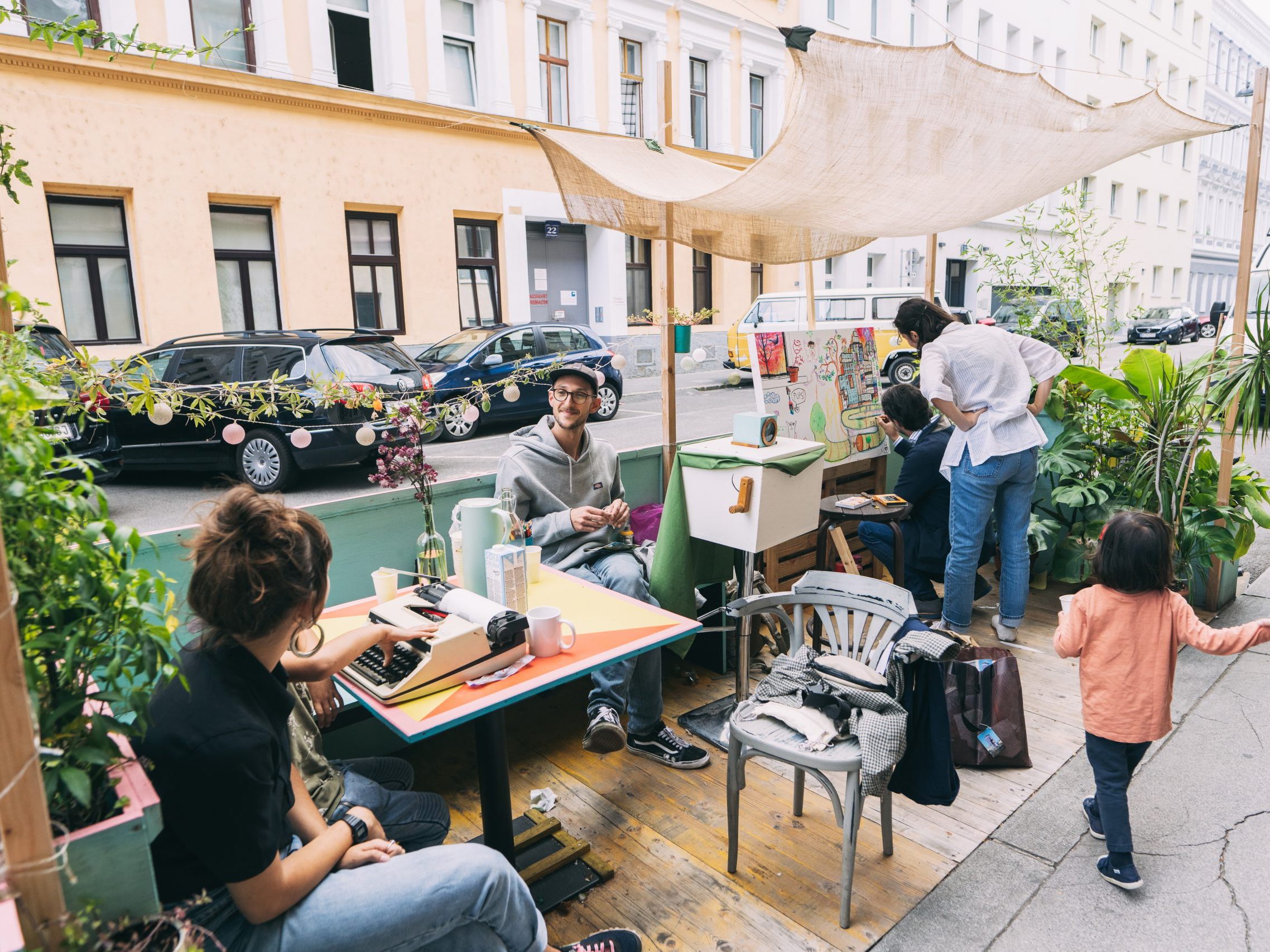 Parklets statt Parkplatz mit den Grätzloasen in Wien, Parklets statt Parkplatz mit den Grätzloasen in Wien,