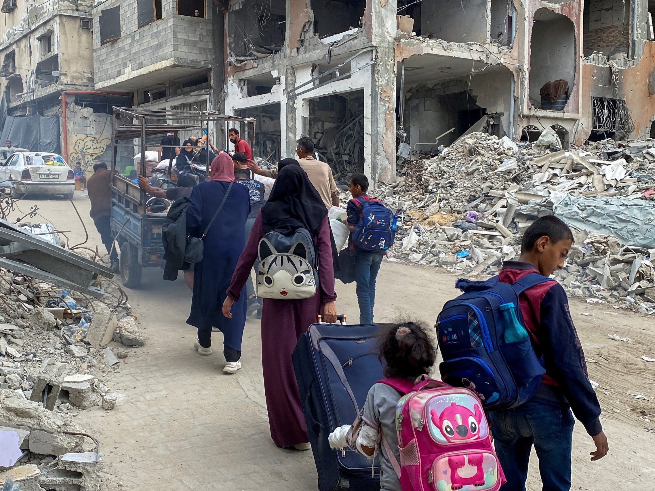 Tausende fliehen aus Gaza. Tausende fliehen aus Gaza.