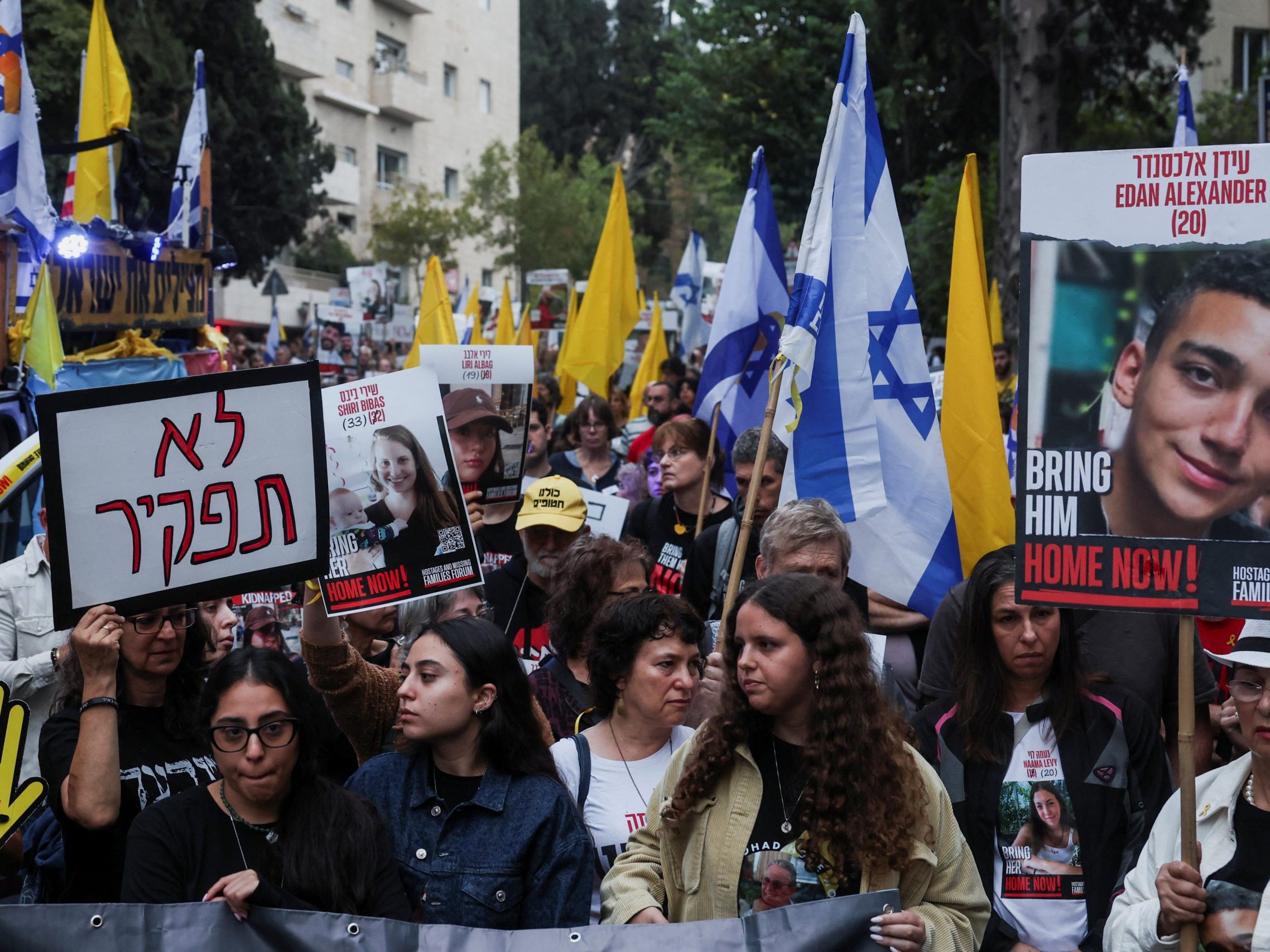 Geiselangehörige demonstrierten vor Netanyahus Haus Geiselangehörige demonstrierten vor Netanyahus Haus