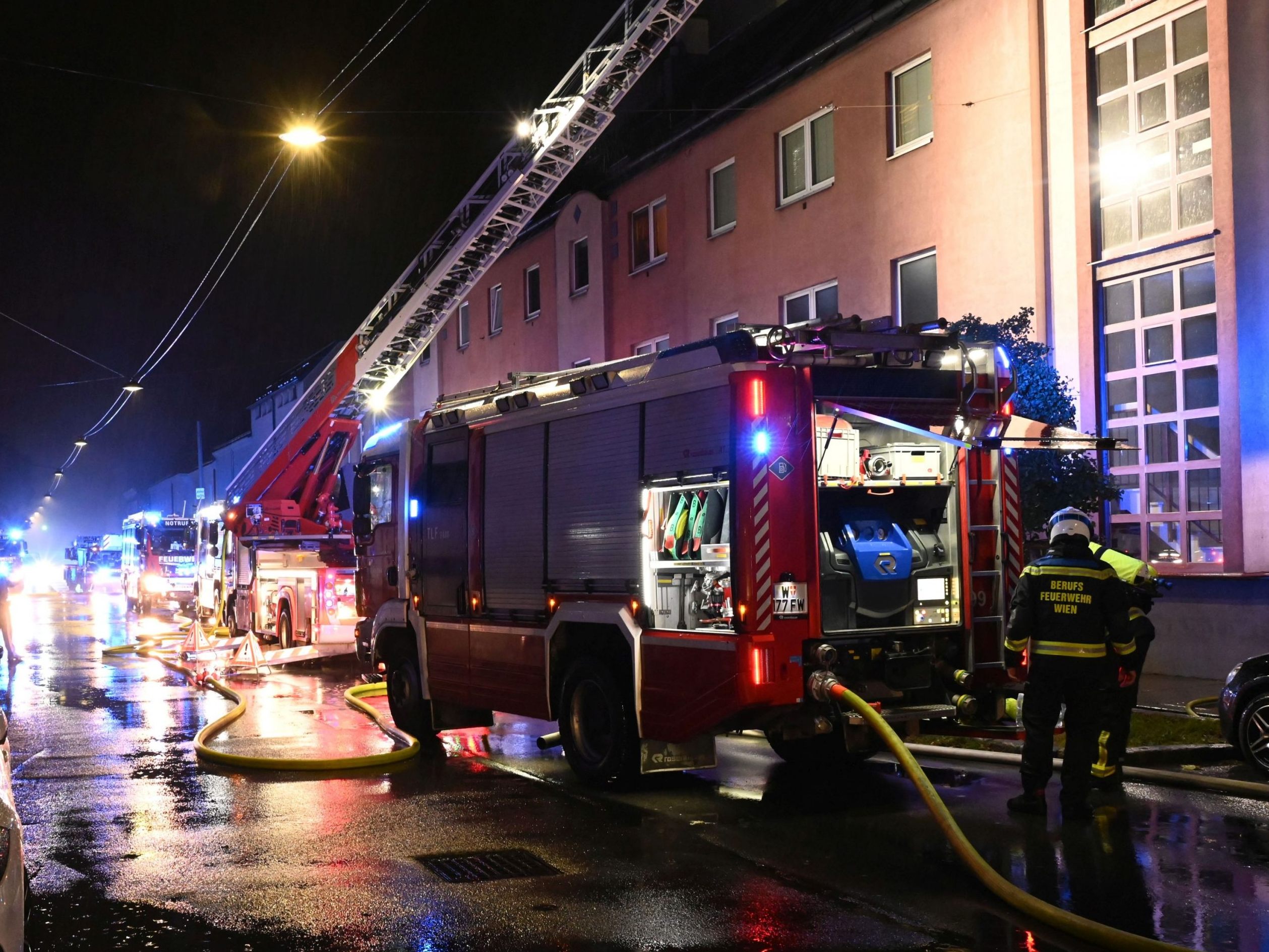 In Wien-Liesing kam es zu einem schweren Dachbrand. In Wien-Liesing kam es zu einem schweren Dachbrand.
