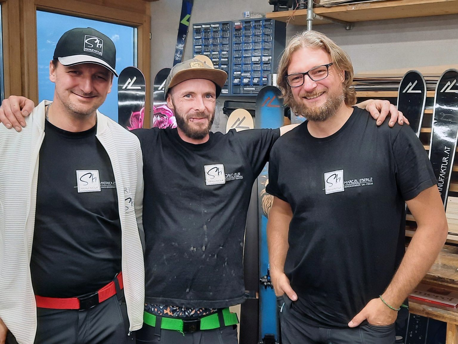 Manufaktur-Trio: Patrick Eberle, David Eiler und Marcel Eberle haben sich ganz der Skifertigung verschrieben. Manufaktur-Trio: Patrick Eberle, David Eiler und Marcel Eberle haben sich ganz der Skifertigung verschrieben.