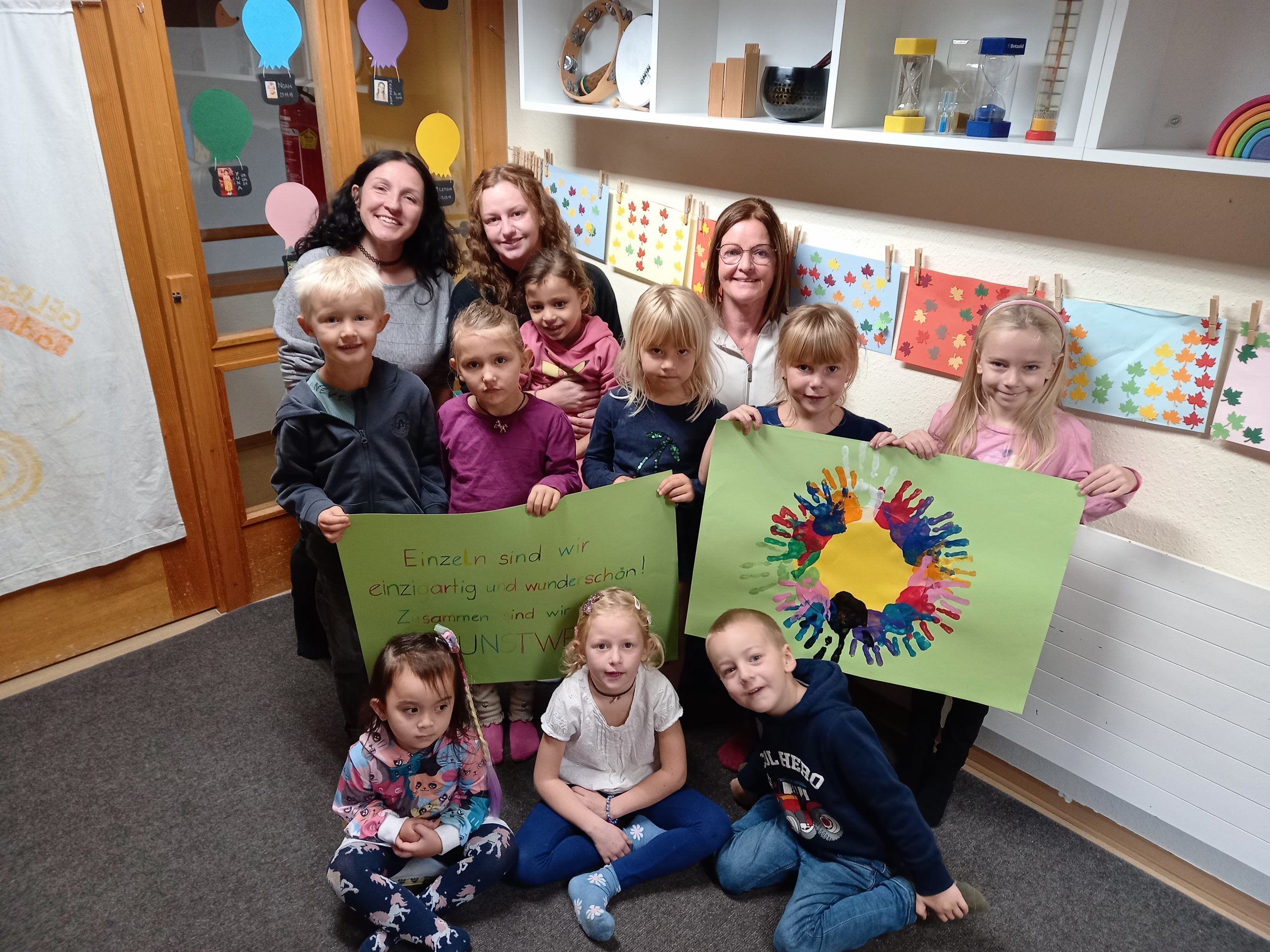 Die Kinder der Gelben Gruppe im Kindergarten Mittelfeld freuen sich bereits jetzt auf das nächste Treffen mit den Senioren. Die Kinder der Gelben Gruppe im Kindergarten Mittelfeld freuen sich bereits jetzt auf das nächste Treffen mit den Senioren.