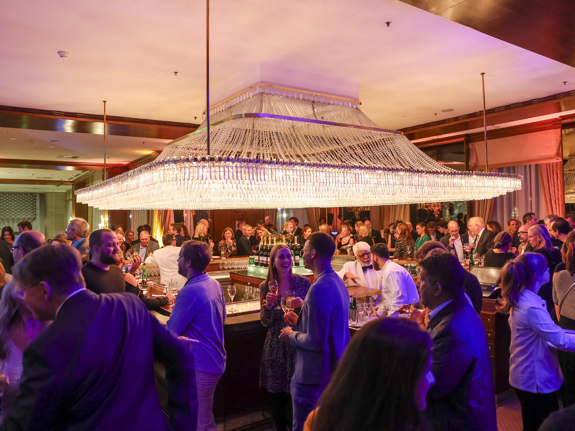 In der "Intermezzo Bar" des InterContinental Wien wurde zum 60-jährigen Jubiläum fleißig gefeiert. In der "Intermezzo Bar" des InterContinental Wien wurde zum 60-jährigen Jubiläum fleißig gefeiert.