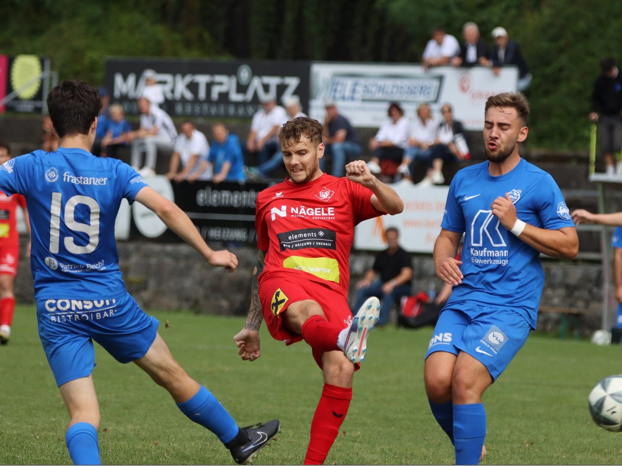 Timo Wölbitsch gelang in der Nachspielzeit der umjubelte Ausgleich. Timo Wölbitsch gelang in der Nachspielzeit der umjubelte Ausgleich.