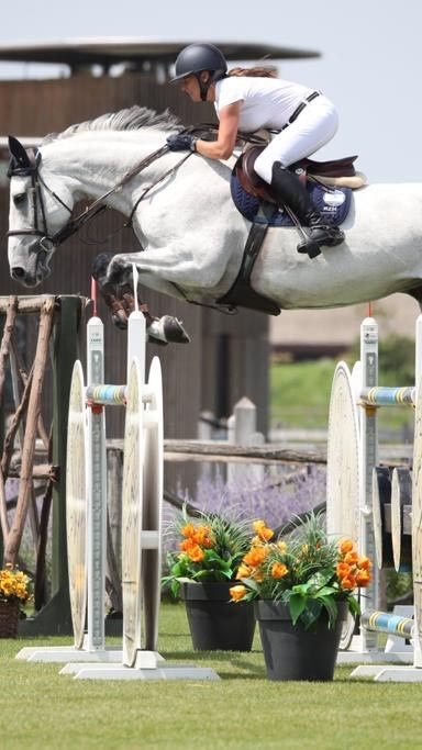 Die Rankweilerin Bianca Rüscher ist als Profi im Springreiten unterwegs.