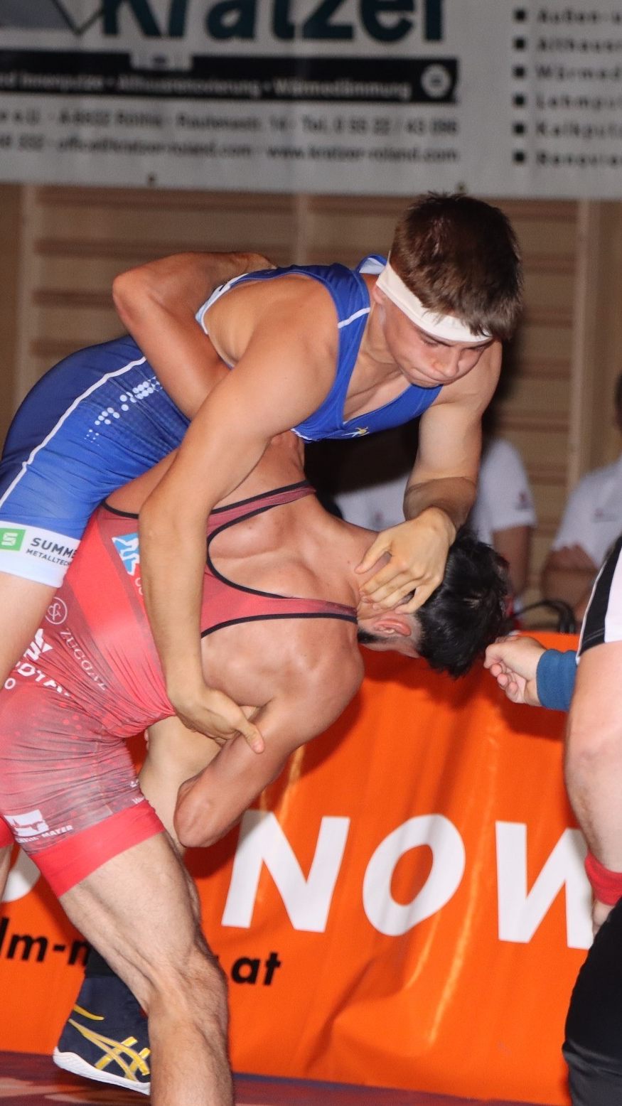 Hamsat Asuchanov wird auch diesmal gegen Daniel Struzinjski kämpfen.