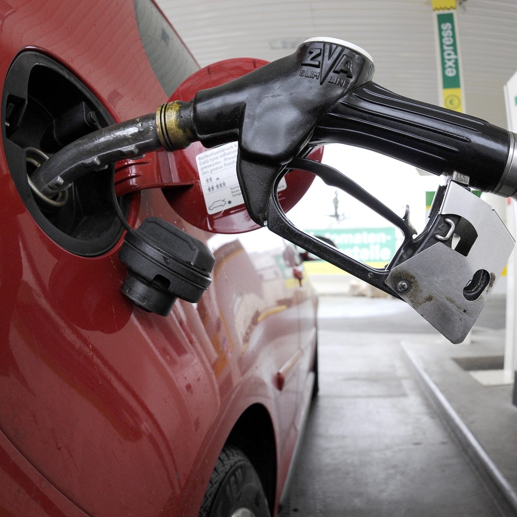 Die Preise für Super und Diesel sind aktuell auf dem Niveau vor dem Ukraine-Krieg.