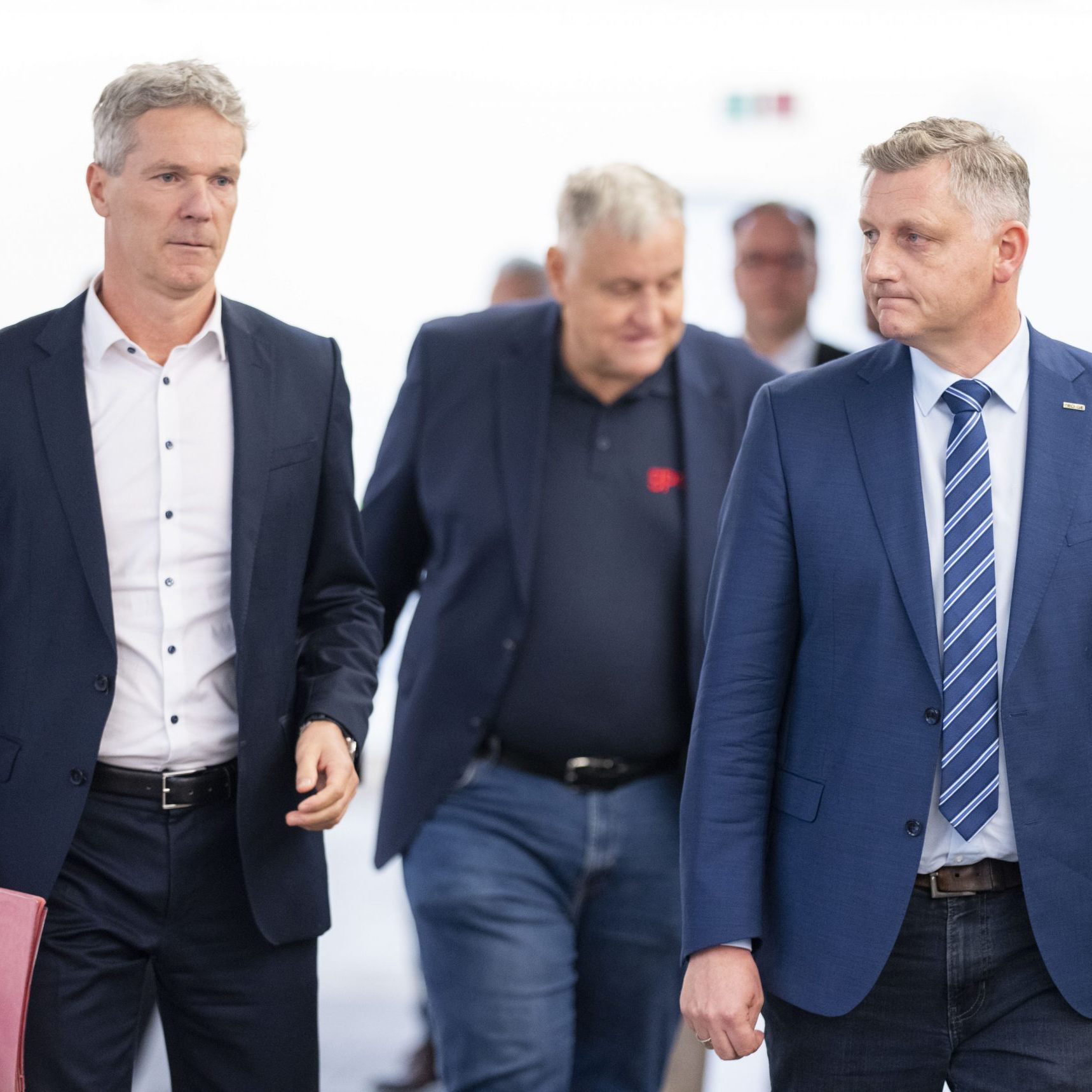 Bis zu 4,8 Prozent mehr Lohn und Gehalt gibt es für die Beschäftigten der Metallindustrie. Im Bild: Knill, Dürtscher und Binder.