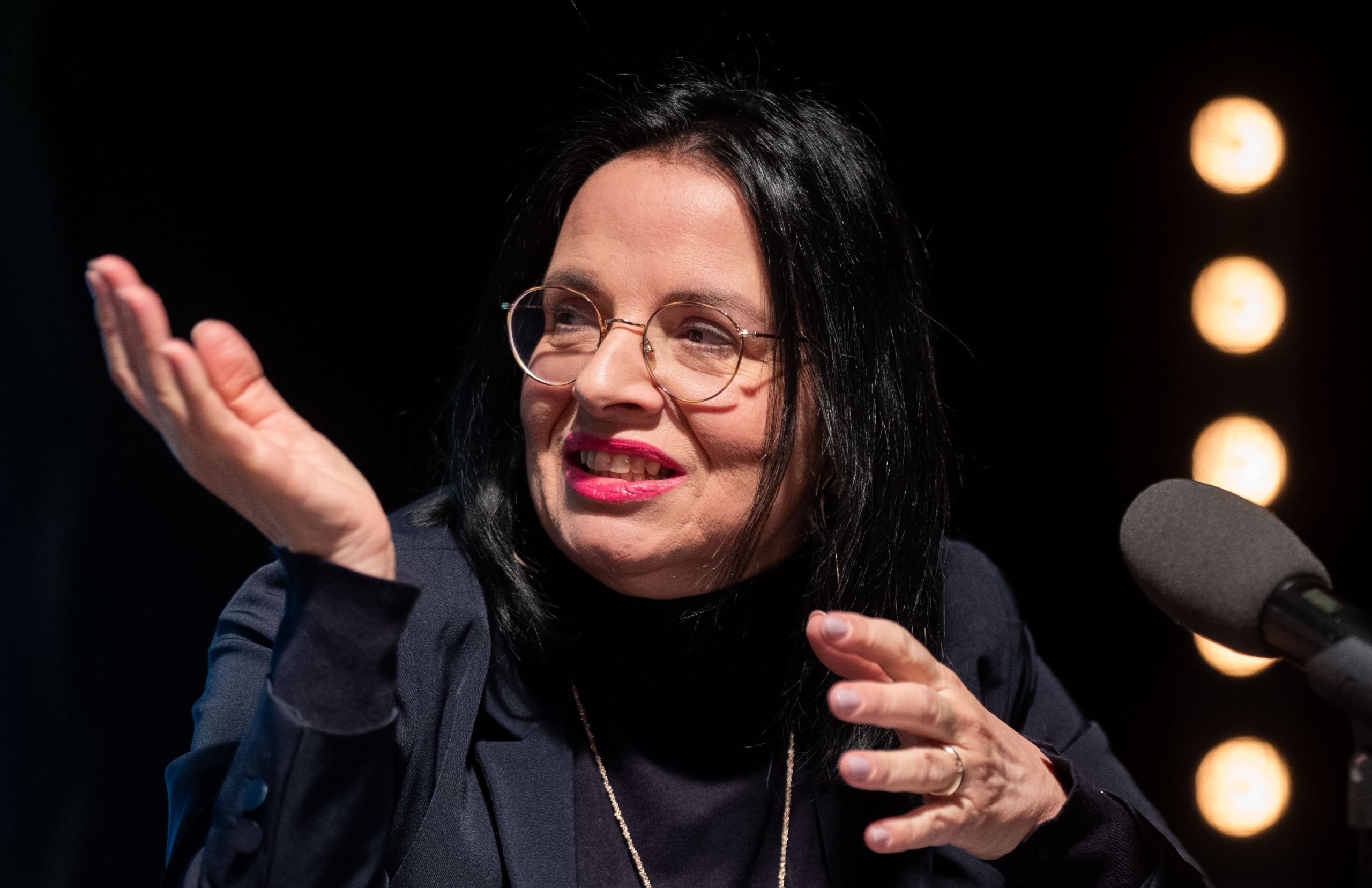ABD0036_20240222 – WIEN –
STERREICH: Kulturstaatssekretrin Andrea Mayer (Grne) am Donnerstag, 22. Februar 2024, whrend einer PK zur Bekanntgabe der neuen knstlerischen Leitung des Volkstheaters ab 2025/26. – FOTO: APA/GEORG HOCHMUTH ABD0036_20240222 – WIEN –
STERREICH: Kulturstaatssekretrin Andrea Mayer (Grne) am Donnerstag, 22. Februar 2024, whrend einer PK zur Bekanntgabe der neuen knstlerischen Leitung des Volkstheaters ab 2025/26. – FOTO: APA/GEORG HOCHMUTH