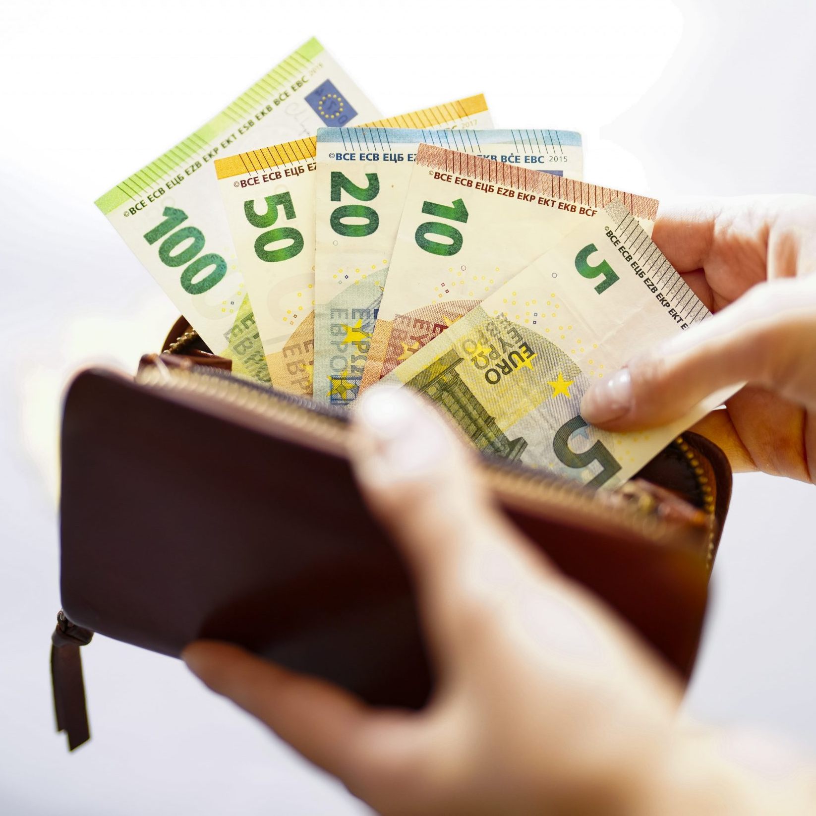 Mit der Aktion will die Regierung die Bauwirtschaft stärken und Anreize für die Beauftragung von Handwerksleistungen schaffen.