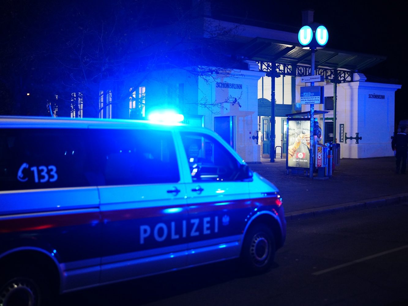 In Wien verunglückte "U-Bahnsurfer" (17, 18) weiter im Krankenhaus.