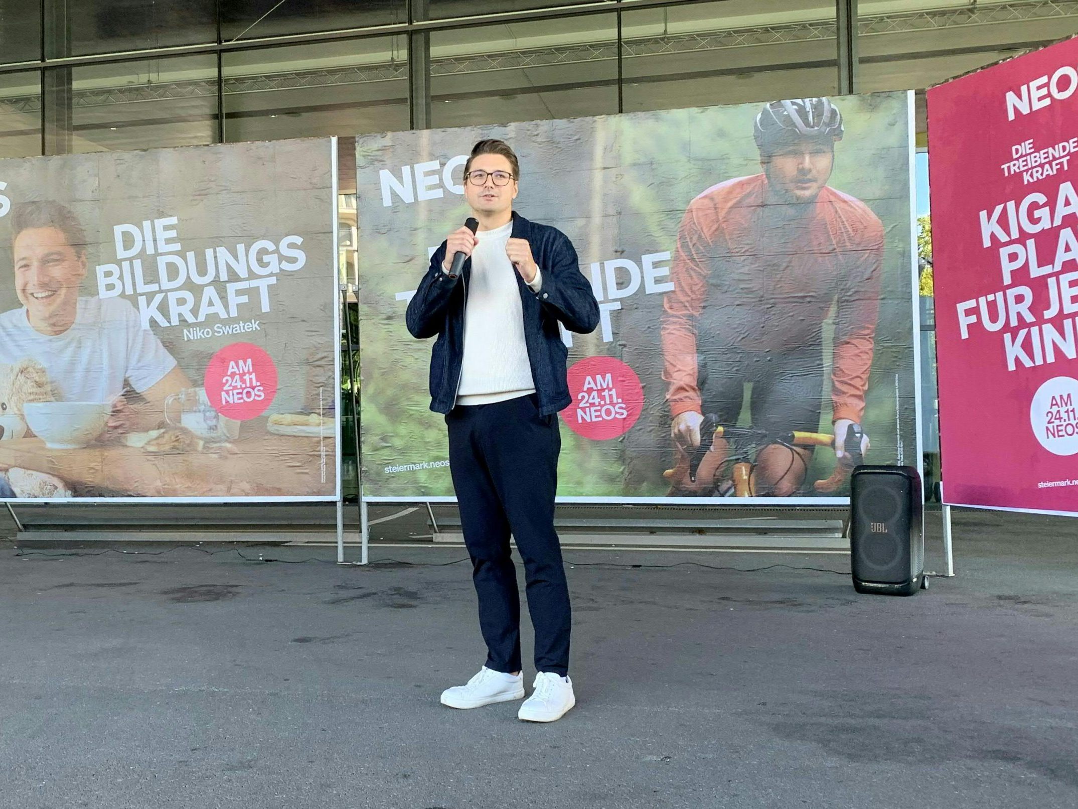 Spitzenkandidat Swatek gab bei der Präsentation Einblicke in sein Privatleben. Spitzenkandidat Swatek gab bei der Präsentation Einblicke in sein Privatleben.