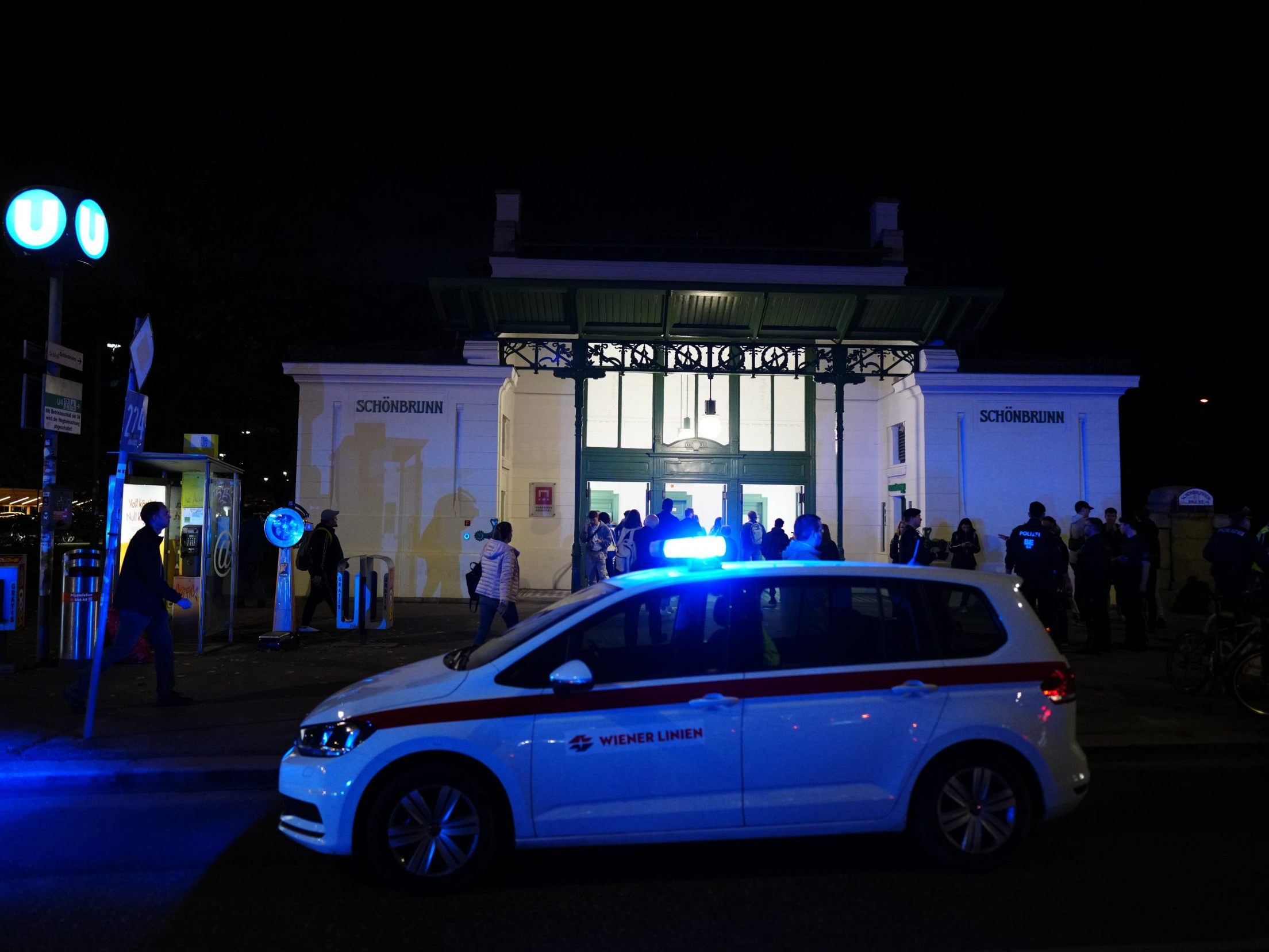 Der 18-Jährige schwebt weiter in Lebensgefahr. Der 18-Jährige schwebt weiter in Lebensgefahr.