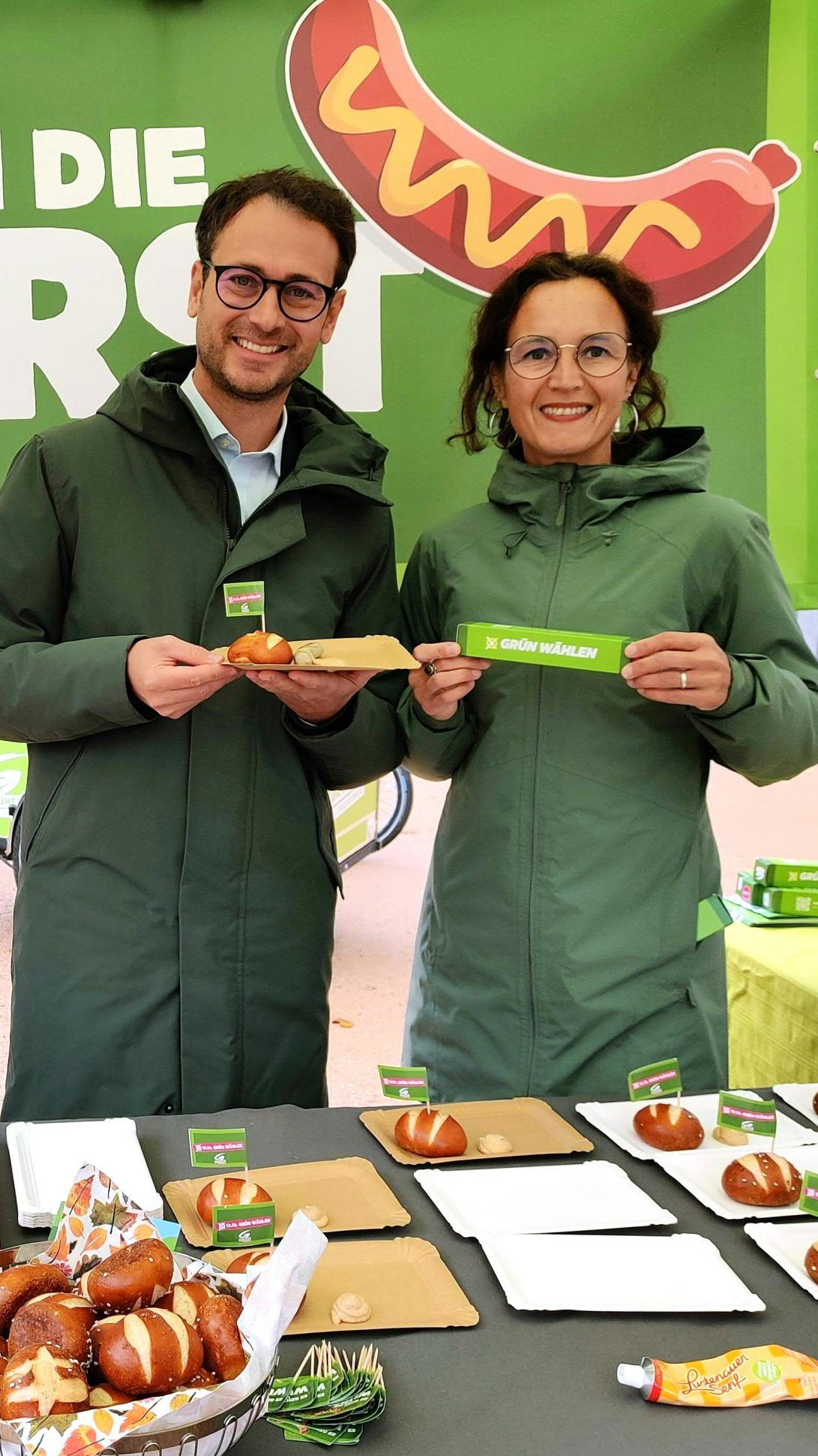 Wahlkampffinale mit Grillwürstchen um Stimmen und eine schwarz-grüne Koalition