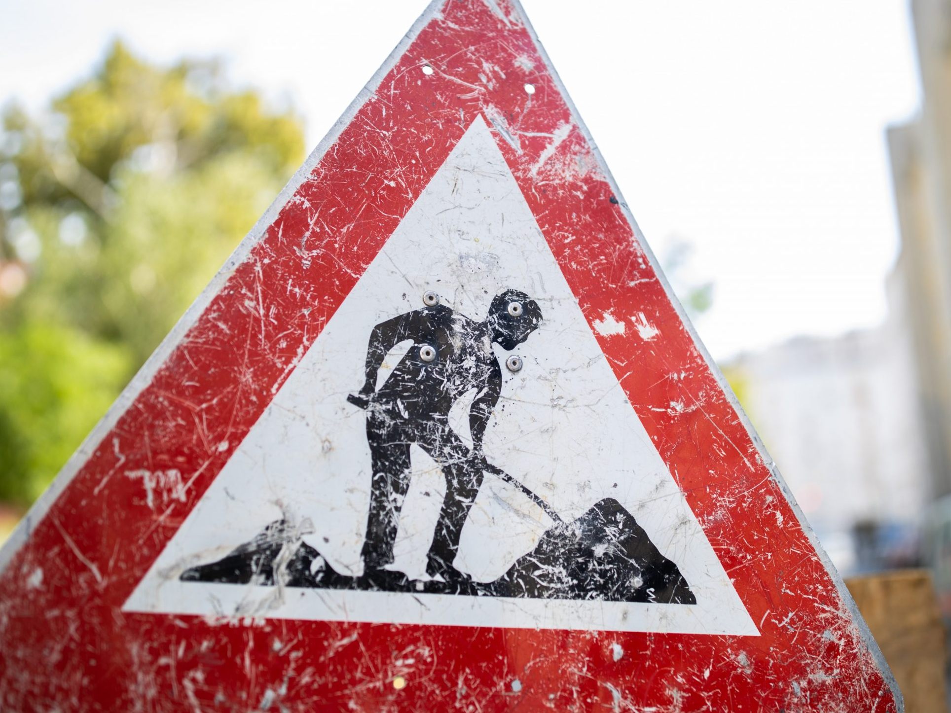 Dreitägige Fahrbahnsanierungsarbeiten auf der Prager Straße. Dreitägige Fahrbahnsanierungsarbeiten auf der Prager Straße.