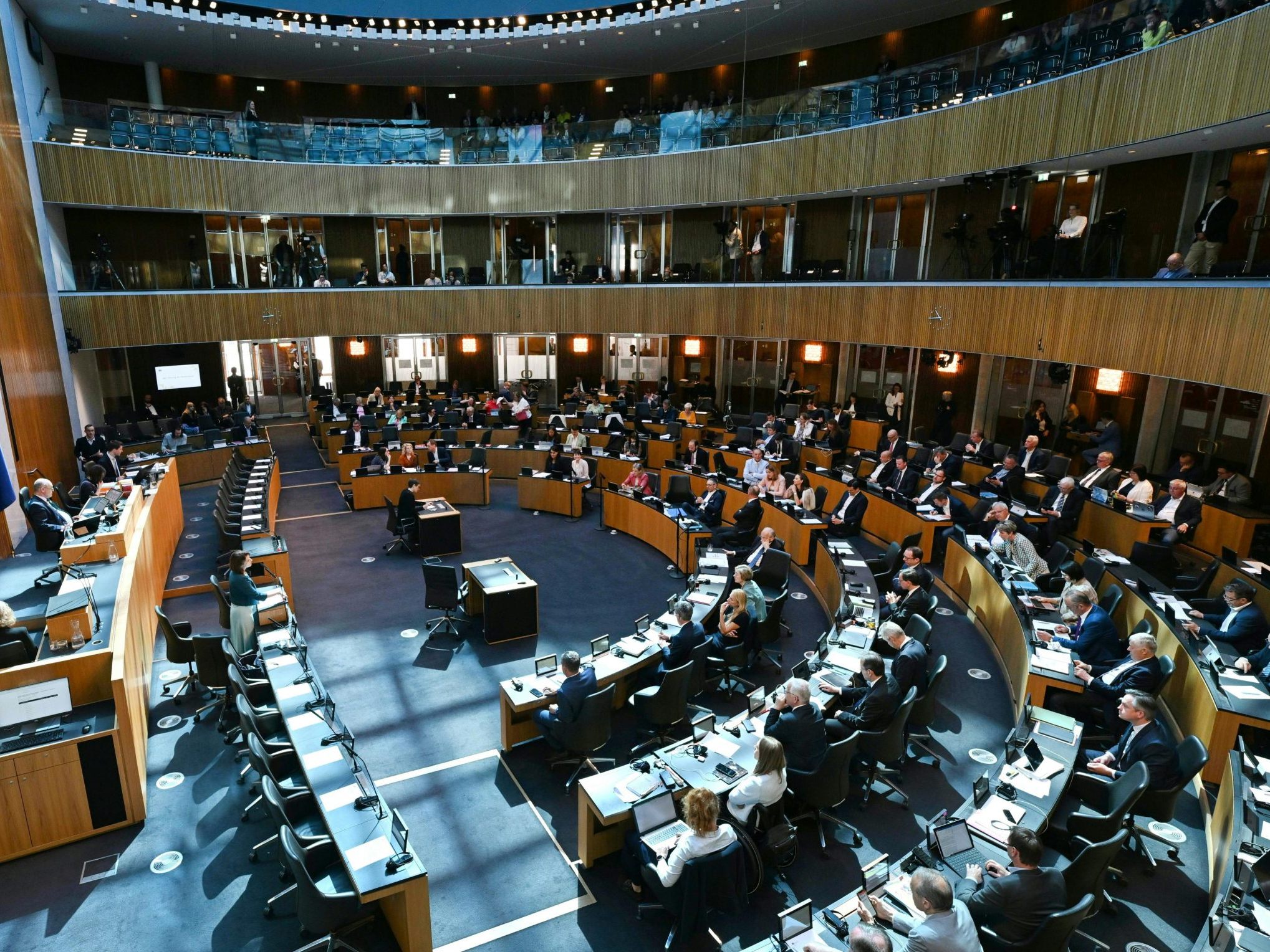 Mehr als 70 neue Gesichter sitzen künftig im Nationalrat.