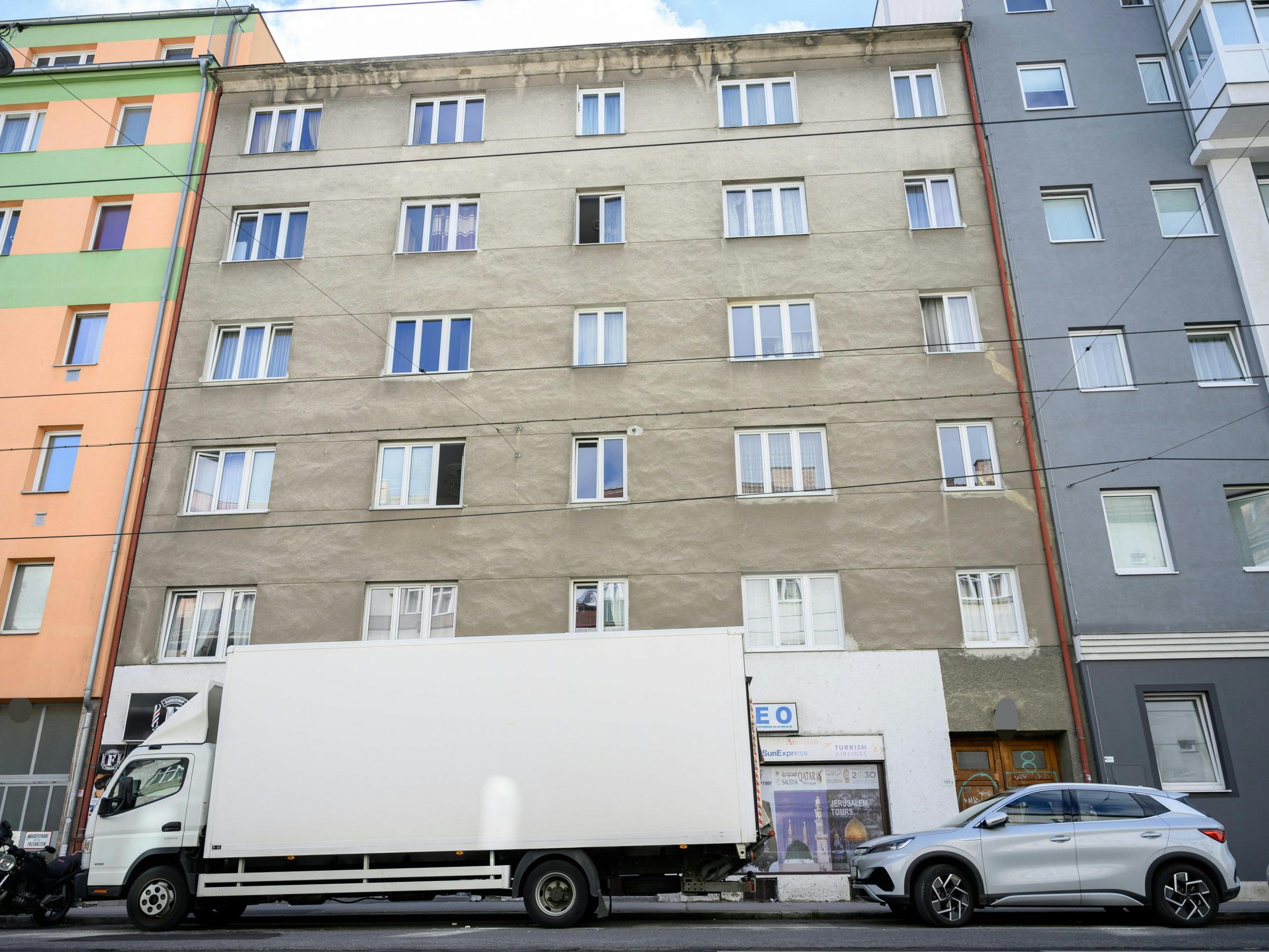 Die 22-Jährige war am Samstag aus dem Fenster gestürzt. Die 22-Jährige war am Samstag aus dem Fenster gestürzt.