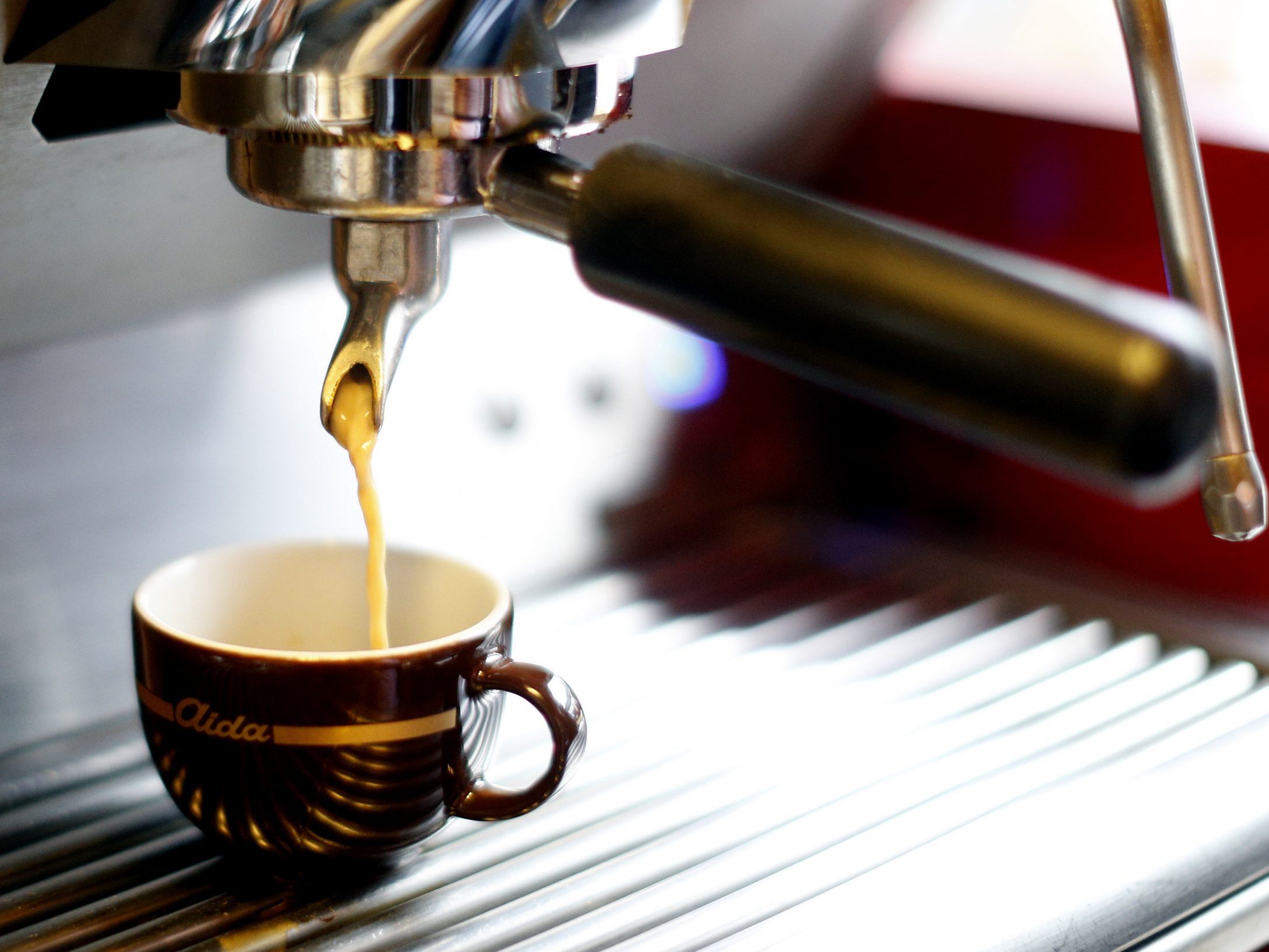 32.000 Wienerinnen und Wiener besuchen täglich ein Kaffeehaus. 32.000 Wienerinnen und Wiener besuchen täglich ein Kaffeehaus.