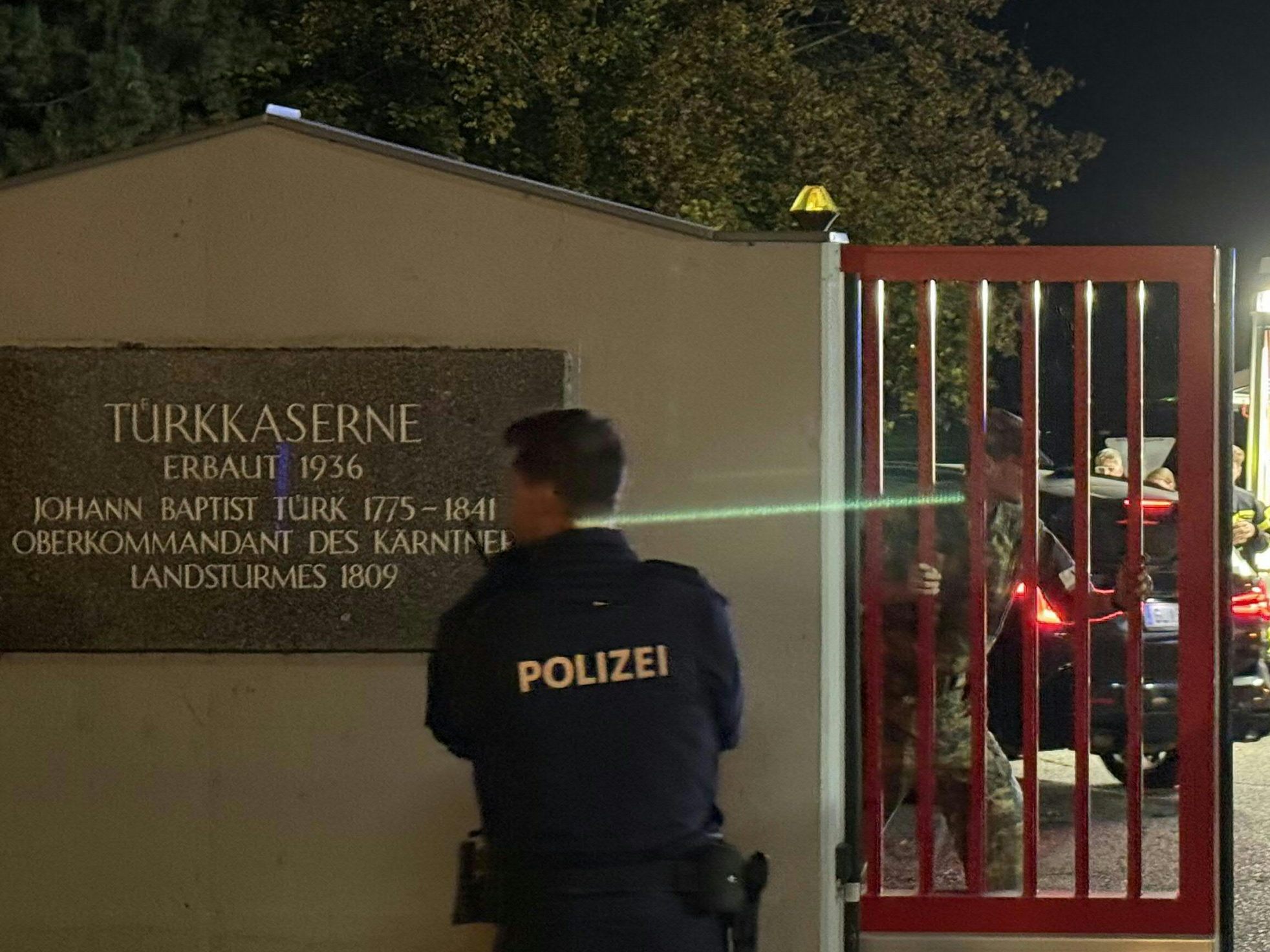 Ein 21-jähriger Grundwehrdiener starb durch einen Schuss.