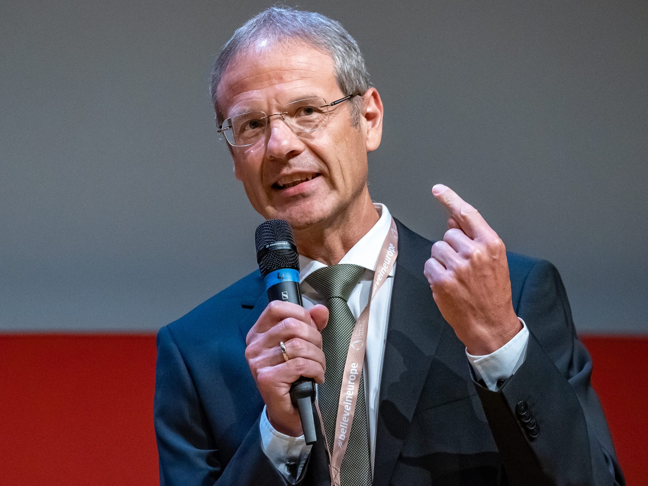 Eine Kündigung wäre frühestens 18 Monate nach Zustellung wirksam, bis dahin würde die Vereinbarung zur Versorgung von Asylwerbenden auch für das Burgenland weiter gelten.